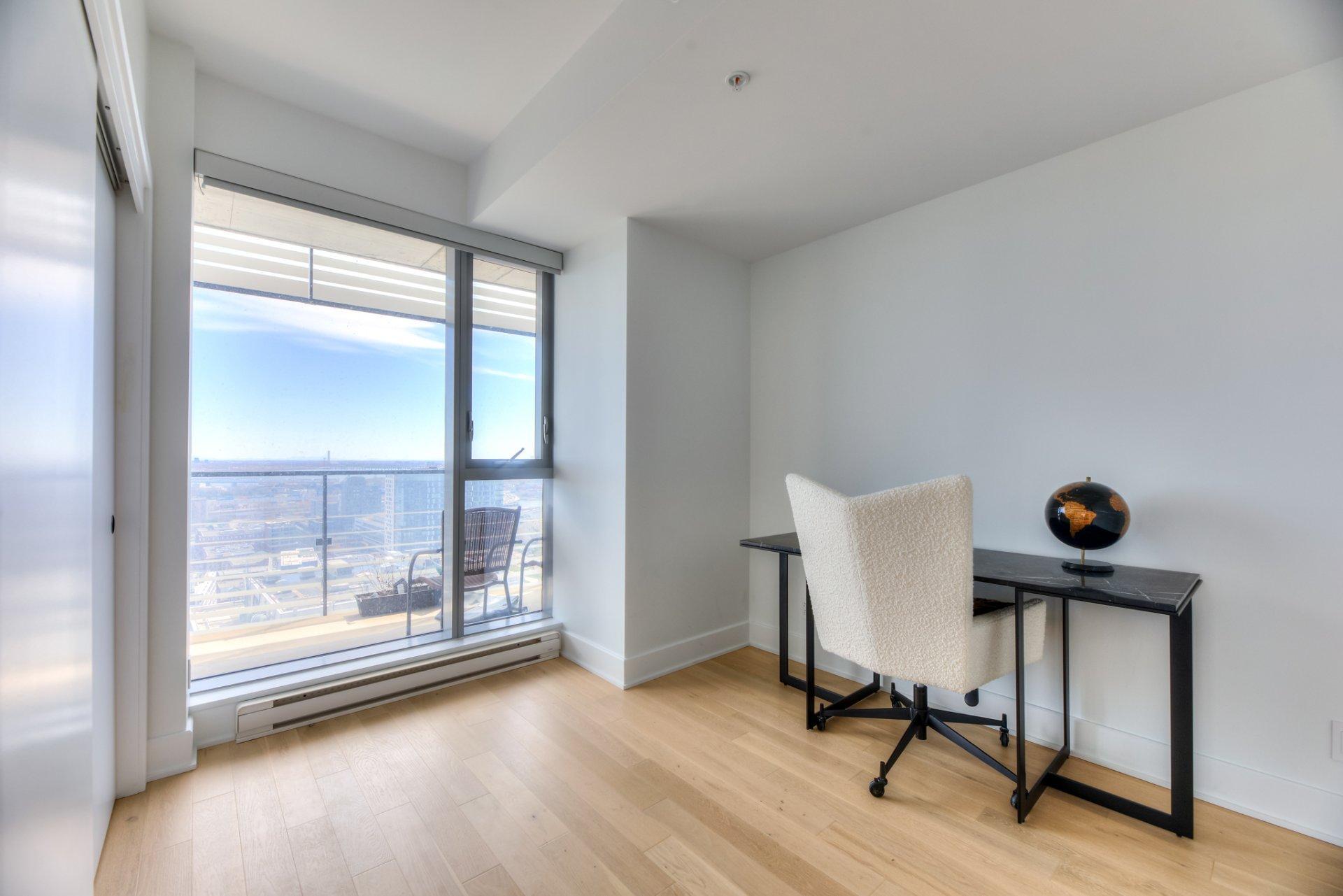 









720


Rue St-Jacques

, 2504,
Montréal (Ville-Marie),




QC
H3C1A1

