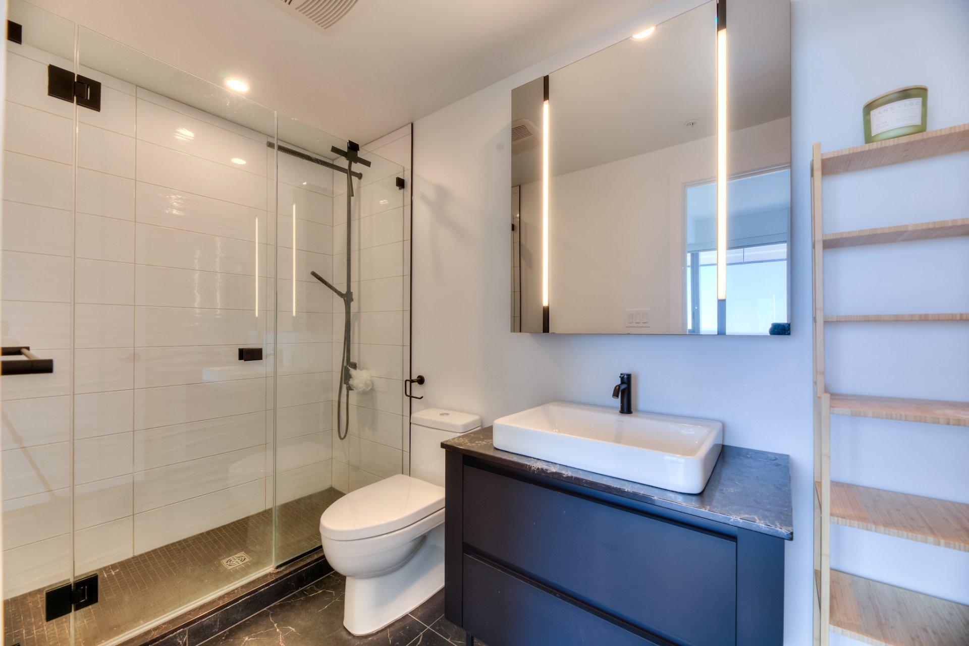 









720


Rue St-Jacques

, 2504,
Montréal (Ville-Marie),




QC
H3C1A1

