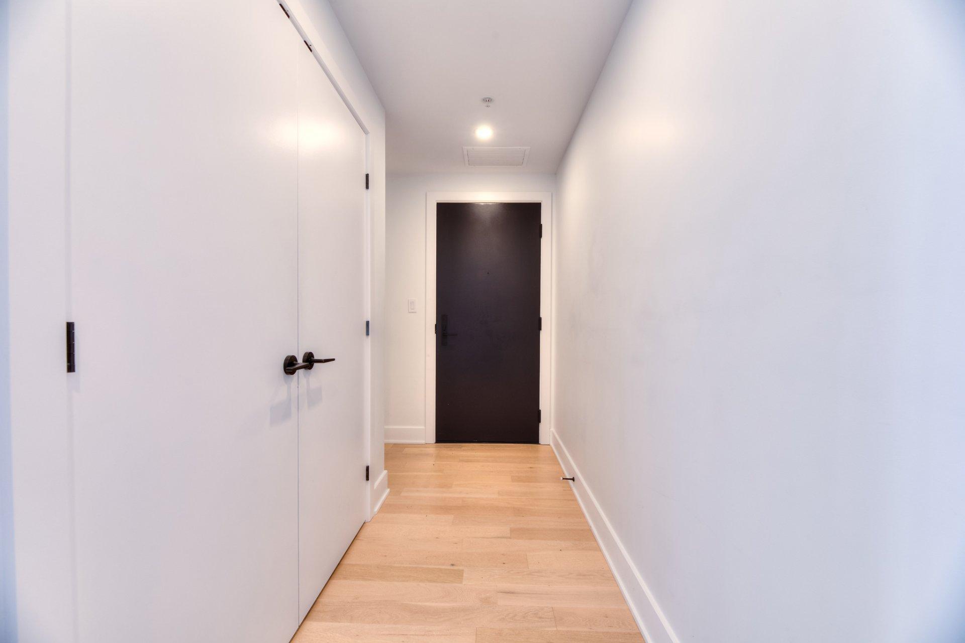 









720


Rue St-Jacques

, 2504,
Montréal (Ville-Marie),




QC
H3C1A1

