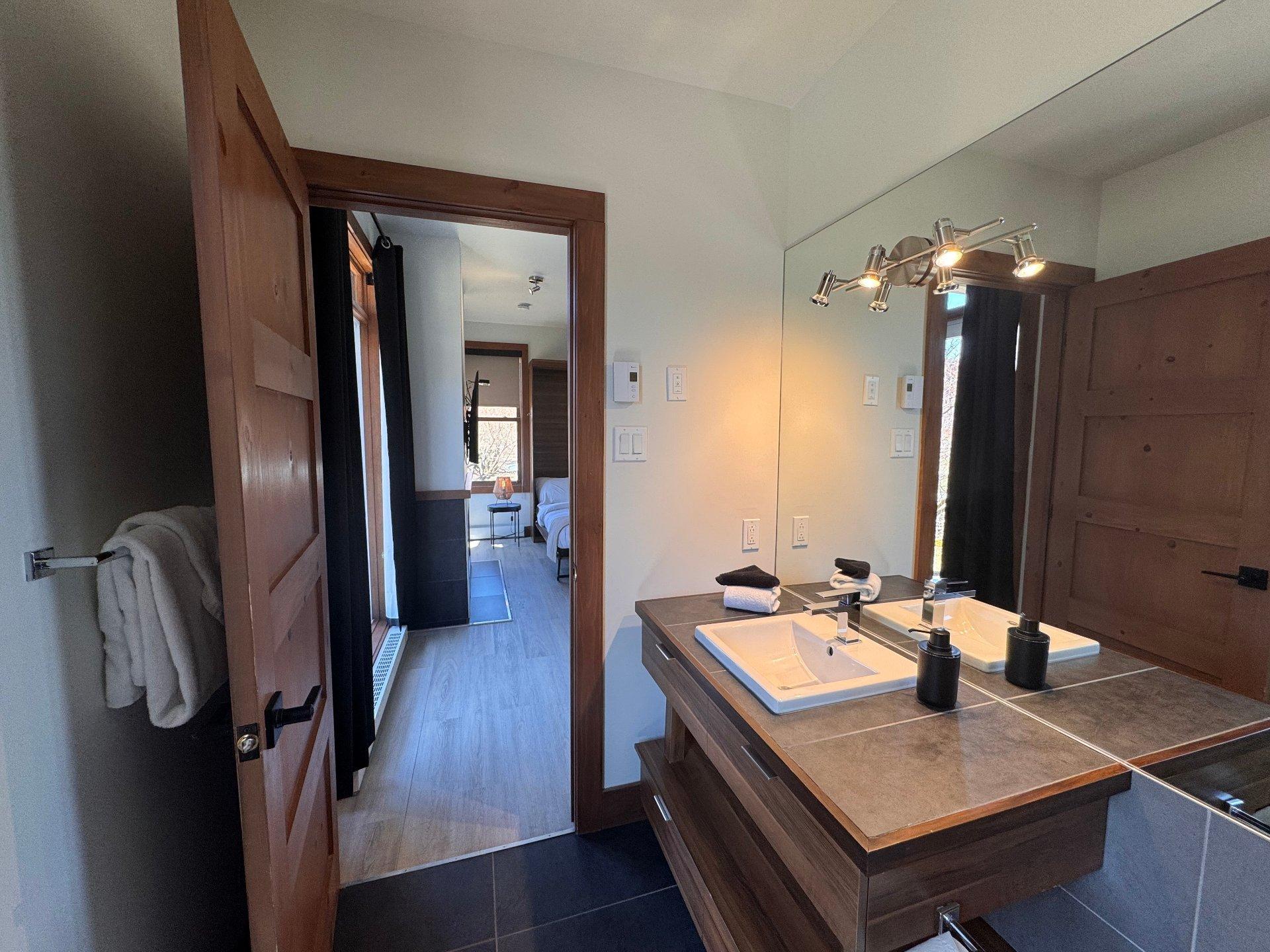 









2192


Ch. du Lac-Supérieur

, 2101,
Lac-Supérieur,




QC
J0T1P0

