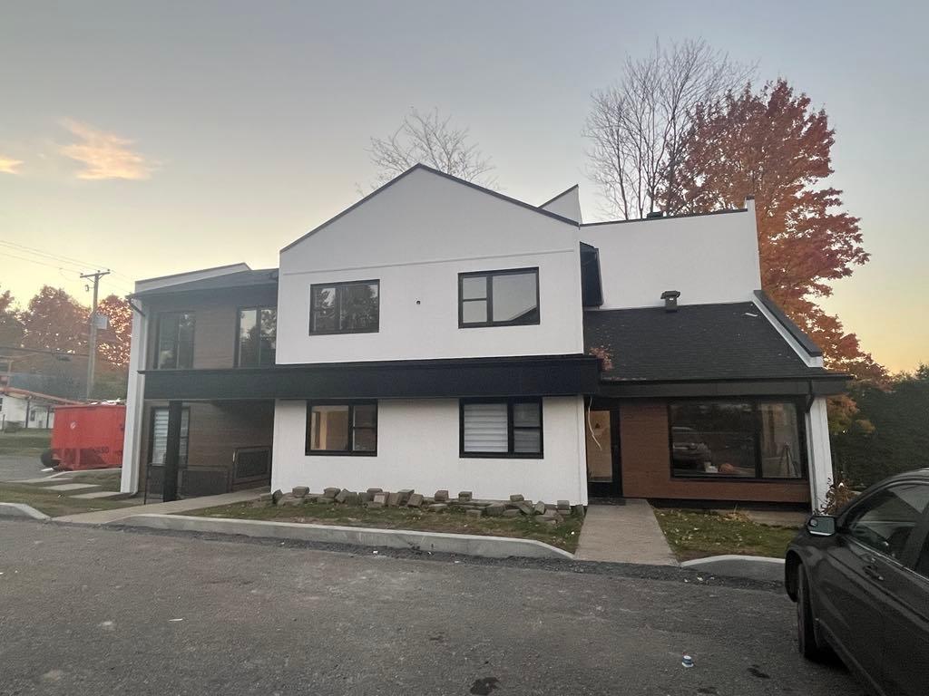 









109


Boul. de Bromont

, 20,
Bromont,




QC
J2L2K7

