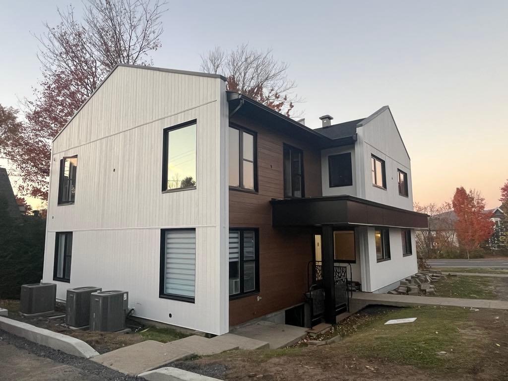 









109


Boul. de Bromont

, 20,
Bromont,




QC
J2L2K7

