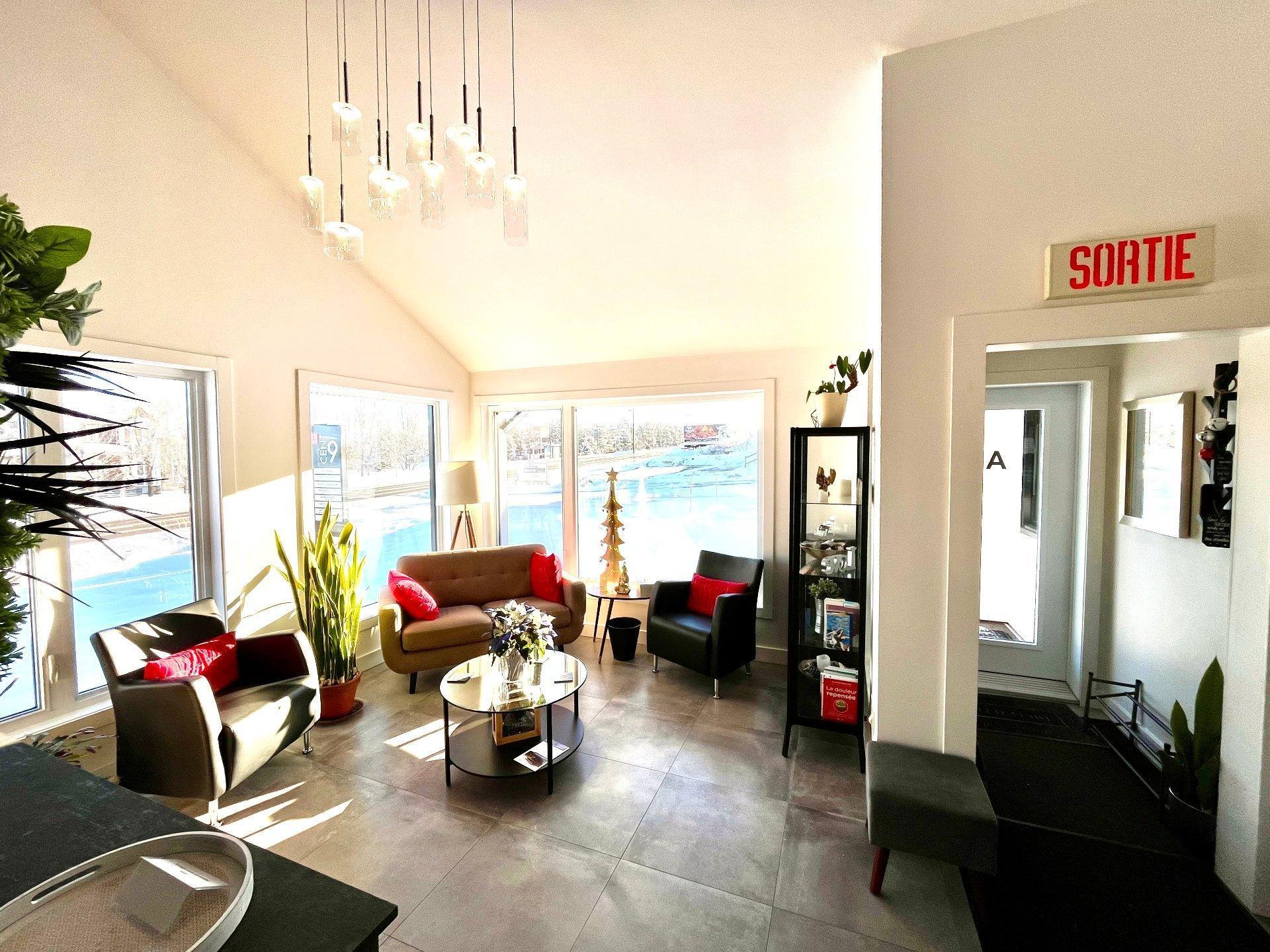 









109


Boul. de Bromont

, 20,
Bromont,




QC
J2L2K7

