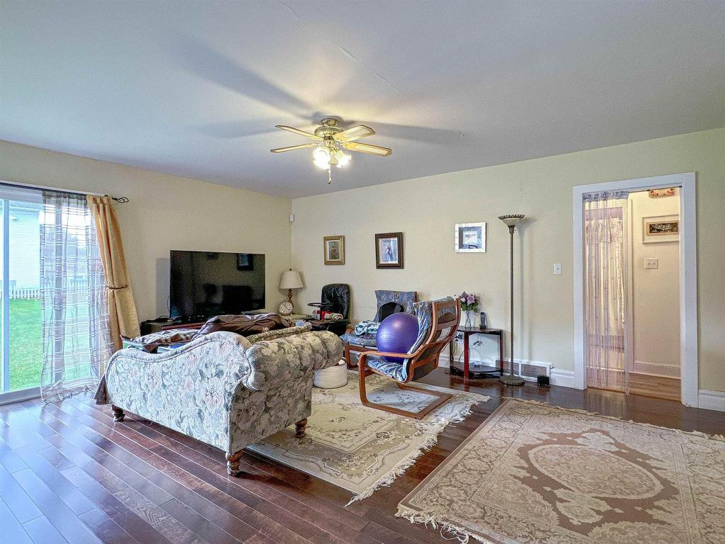 












40 Memory Lane

,
Cavendish,




PE
C0A 1N0

