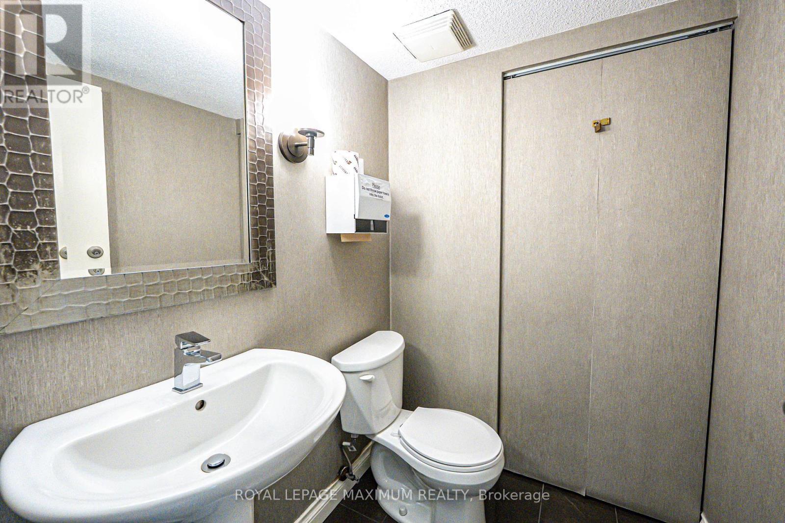 












2001 - 3300 DON MILLS ROAD

,
Toronto,




Ontario
M2J4X7

