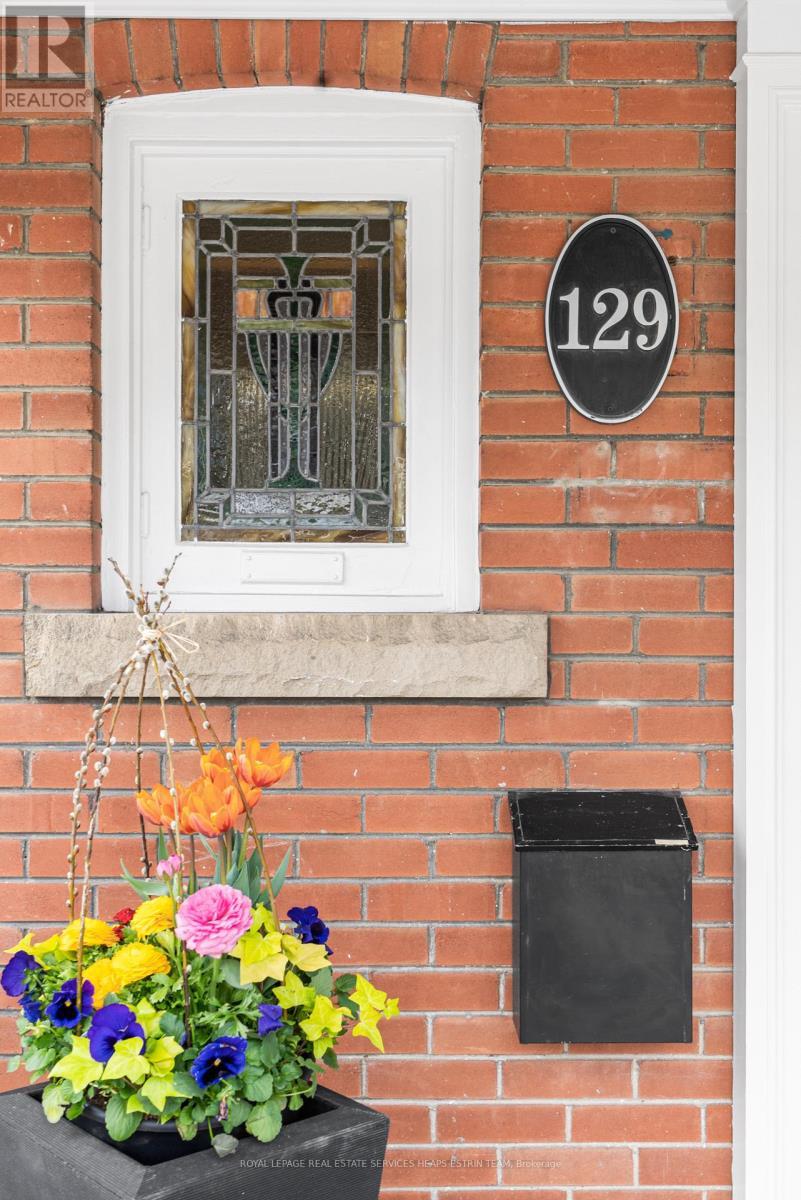 












129 DELORAINE AVENUE

,
Toronto,




Ontario
M5M2B1

