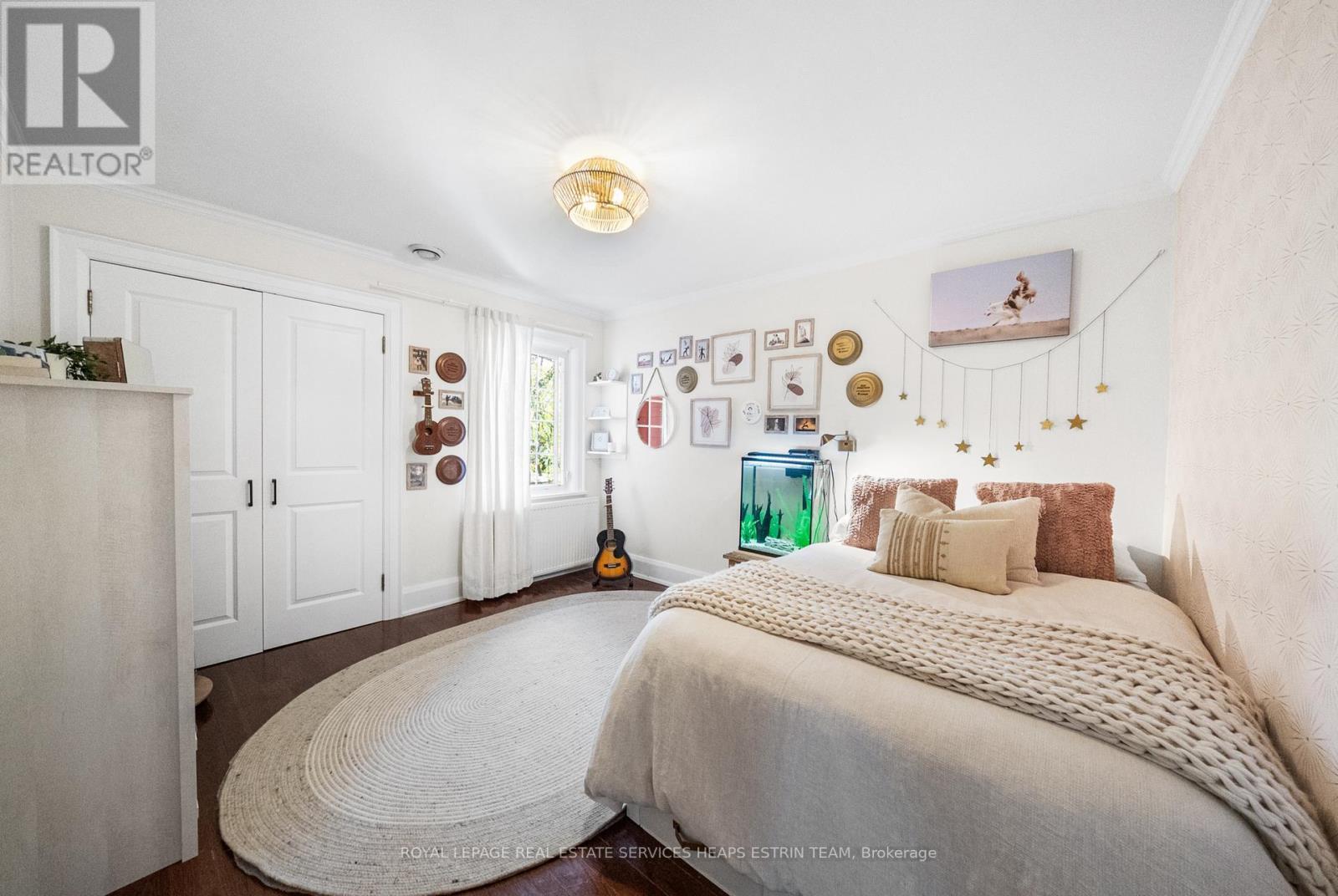 












129 DELORAINE AVENUE

,
Toronto,




Ontario
M5M2B1

