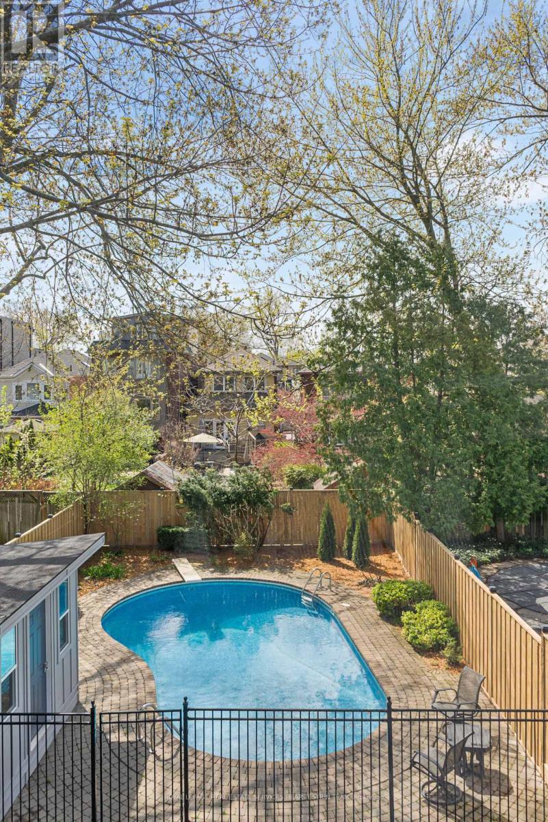 












129 DELORAINE AVENUE

,
Toronto,




Ontario
M5M2B1


