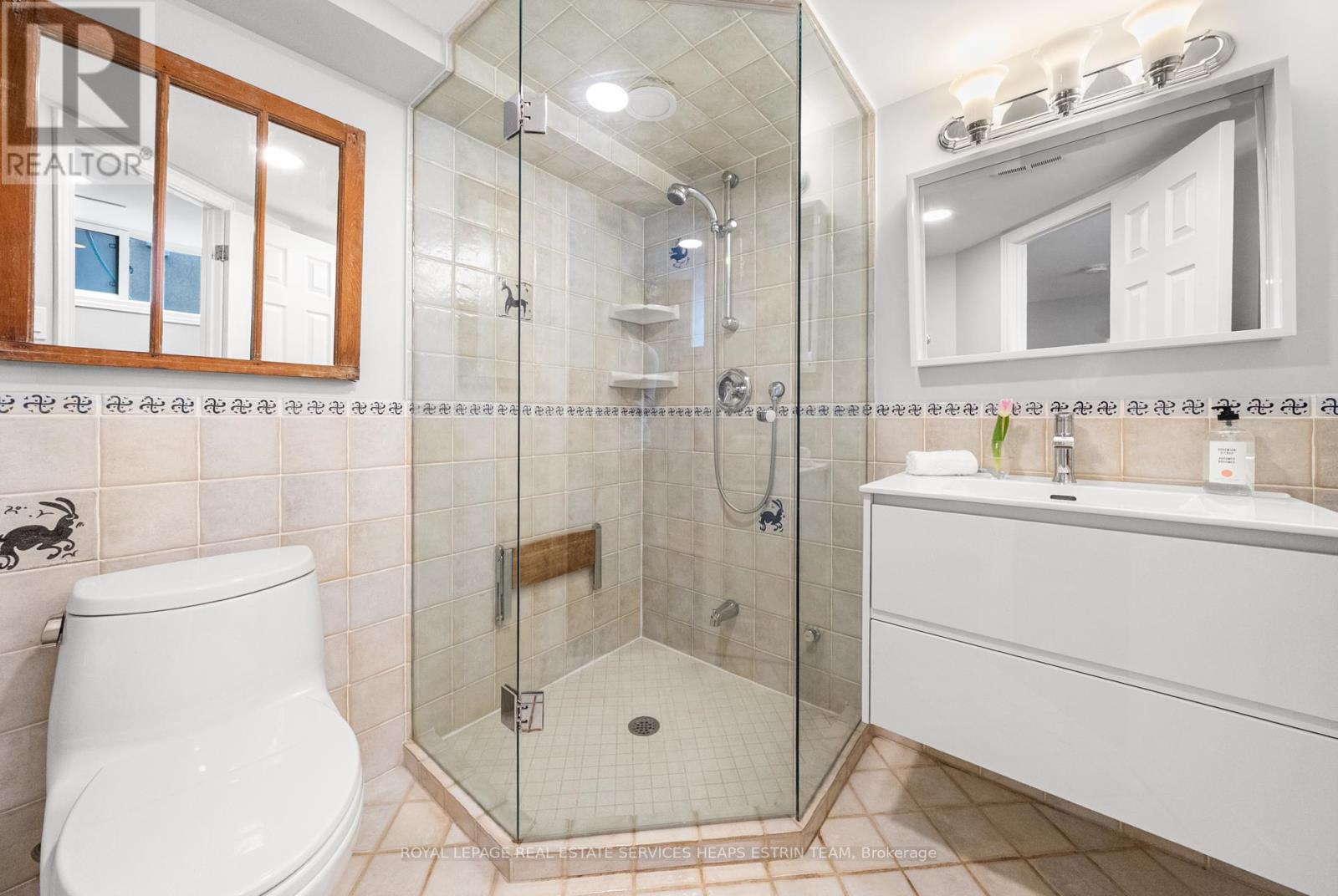 












129 DELORAINE AVENUE

,
Toronto,




Ontario
M5M2B1


