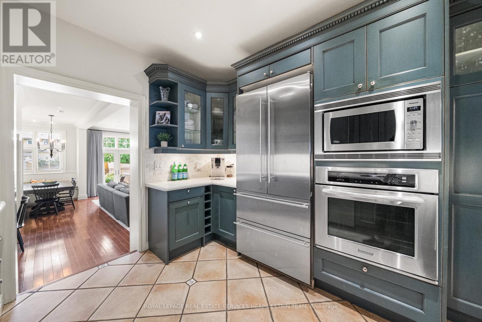 












129 DELORAINE AVENUE

,
Toronto,




Ontario
M5M2B1

