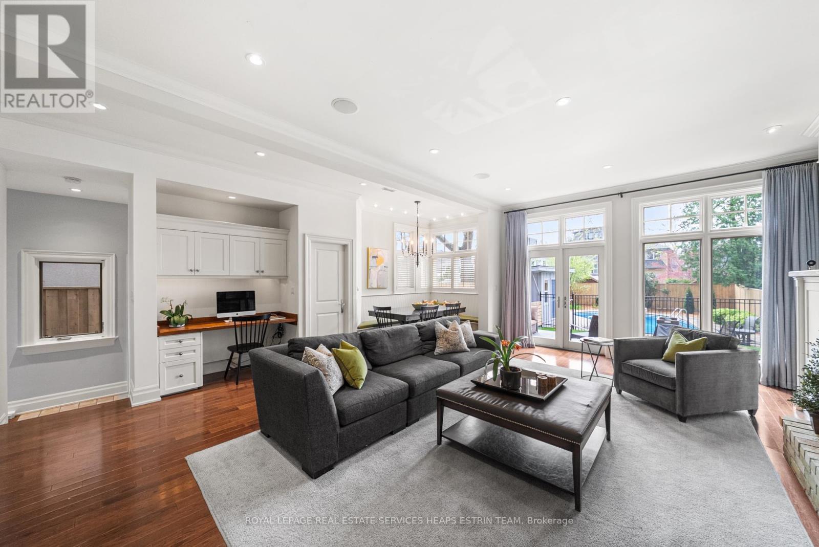 












129 DELORAINE AVENUE

,
Toronto,




Ontario
M5M2B1

