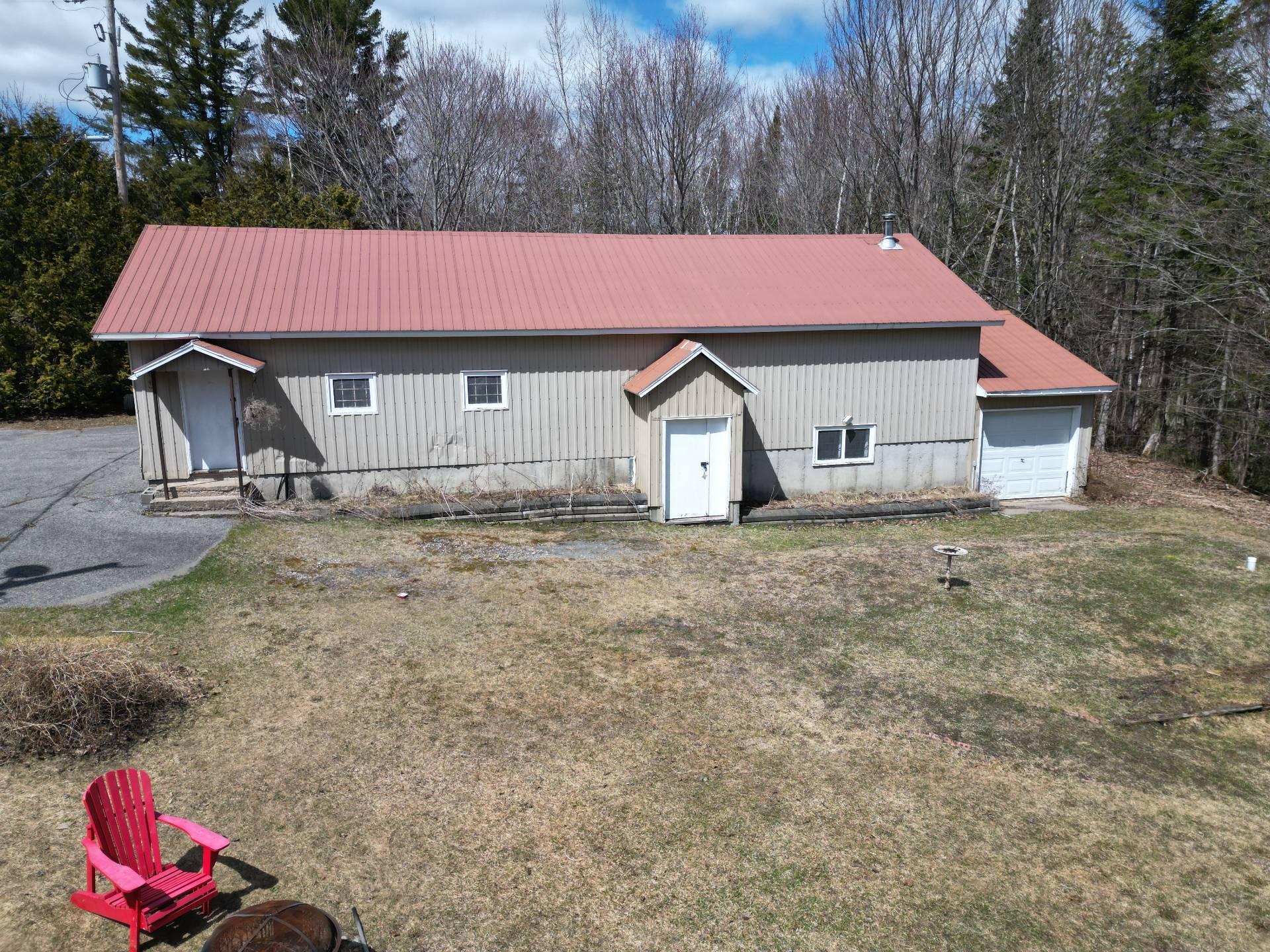 









140


Rue des Marguerites

,
Saint-Alphonse-Rodriguez,




QC
J0K1W0


