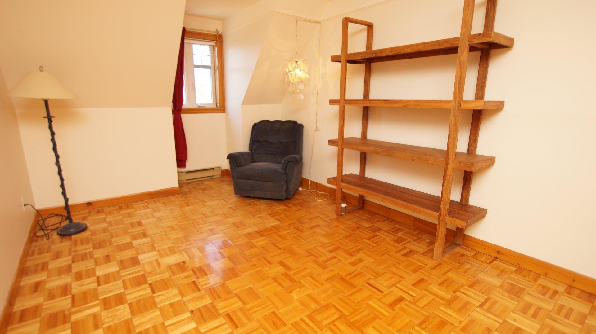









140


Rue des Marguerites

,
Saint-Alphonse-Rodriguez,




QC
J0K1W0

