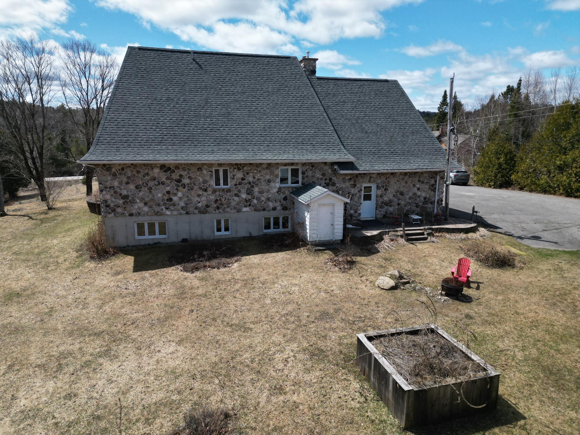 









140


Rue des Marguerites

,
Saint-Alphonse-Rodriguez,




QC
J0K1W0

