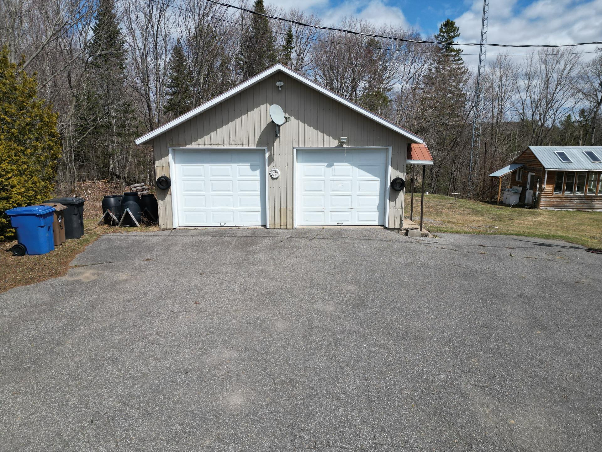 









140


Rue des Marguerites

,
Saint-Alphonse-Rodriguez,




QC
J0K1W0

