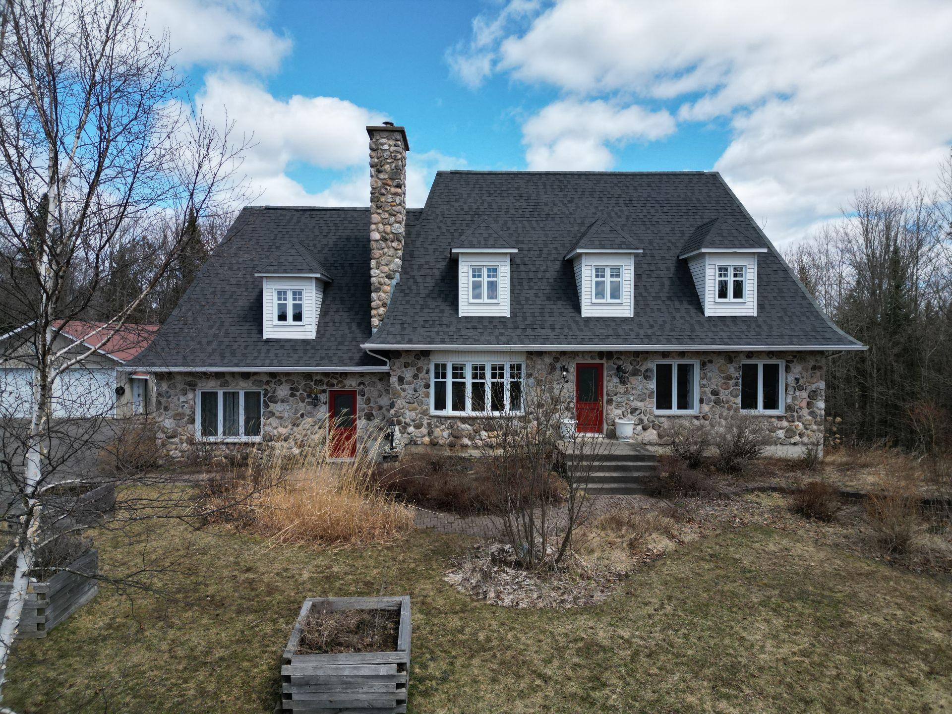 









140


Rue des Marguerites

,
Saint-Alphonse-Rodriguez,




QC
J0K1W0

