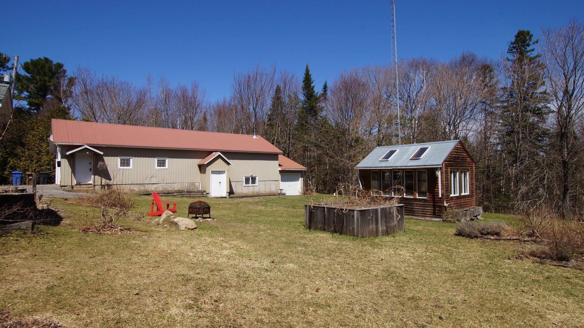 









140


Rue des Marguerites

,
Saint-Alphonse-Rodriguez,




QC
J0K1W0

