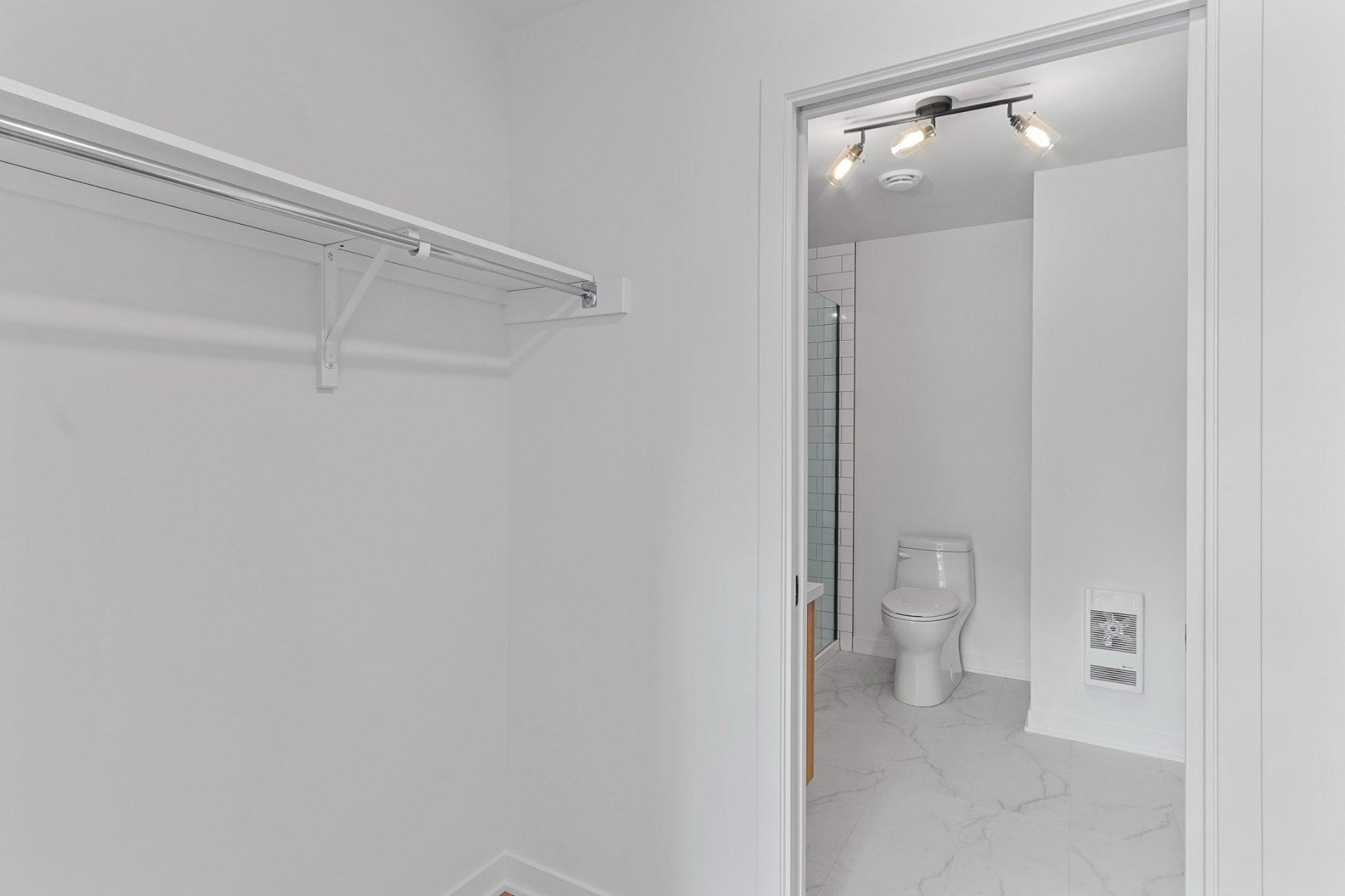 









221


Rue de la Barrière

,
Salaberry-de-Valleyfield,




QC
J6T6H9

