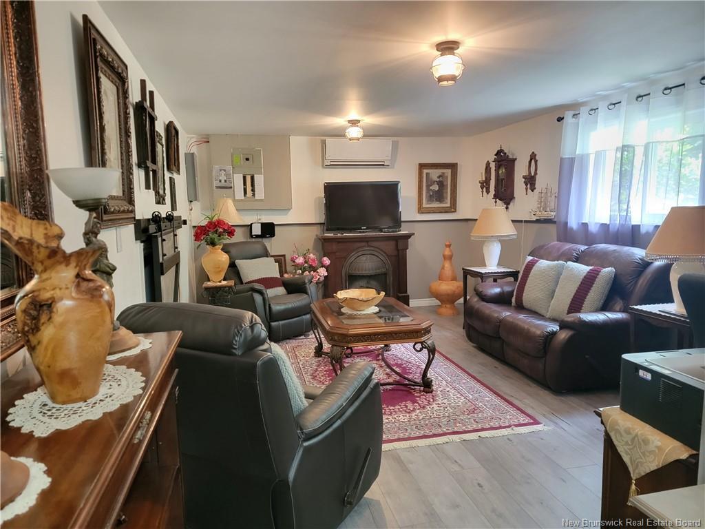 









1935


Palmer

,
Bathurst,




NB
E2A 4X7

