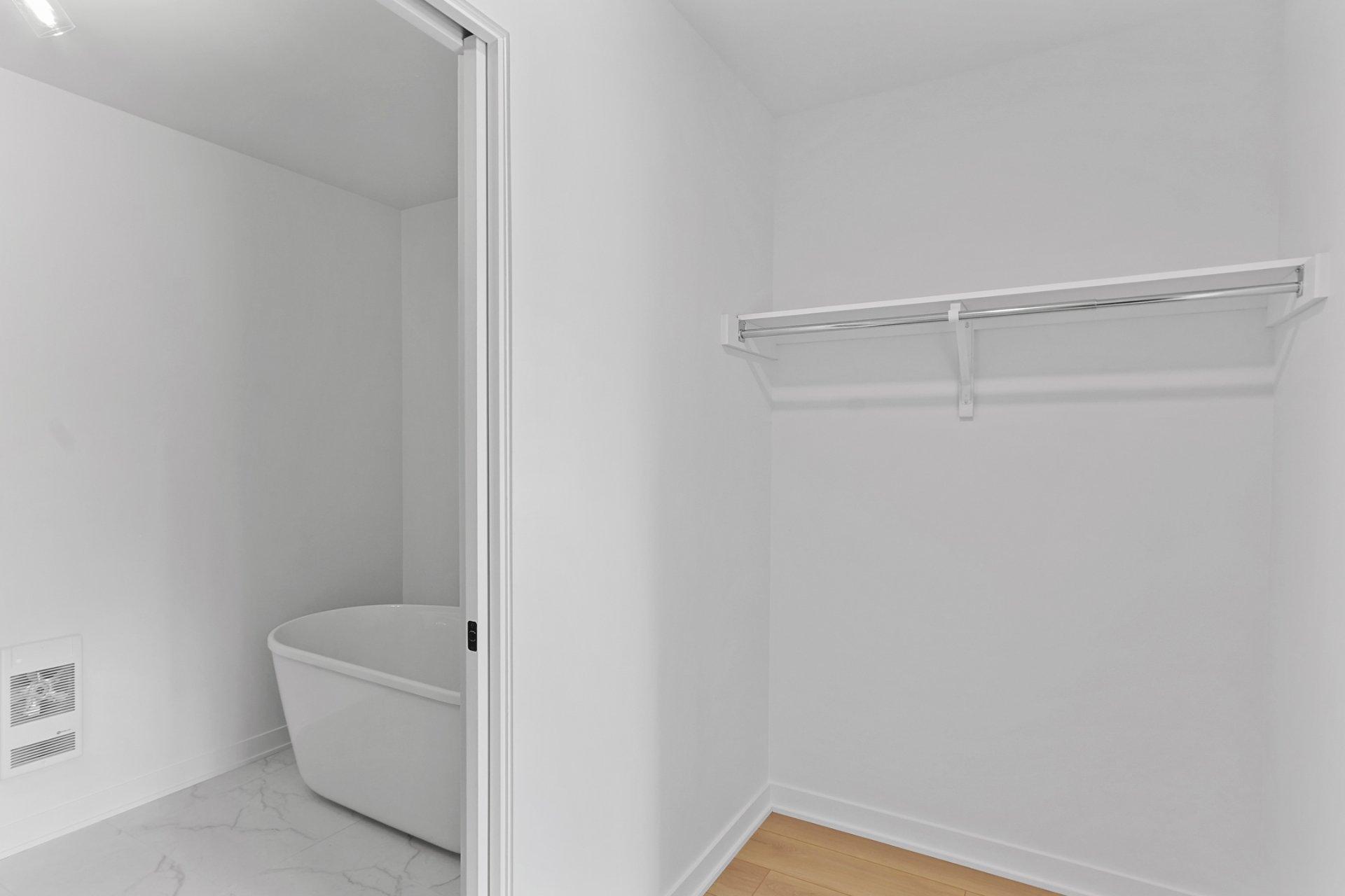 









237


Rue de la Barrière

,
Salaberry-de-Valleyfield,




QC
J6T6H9

