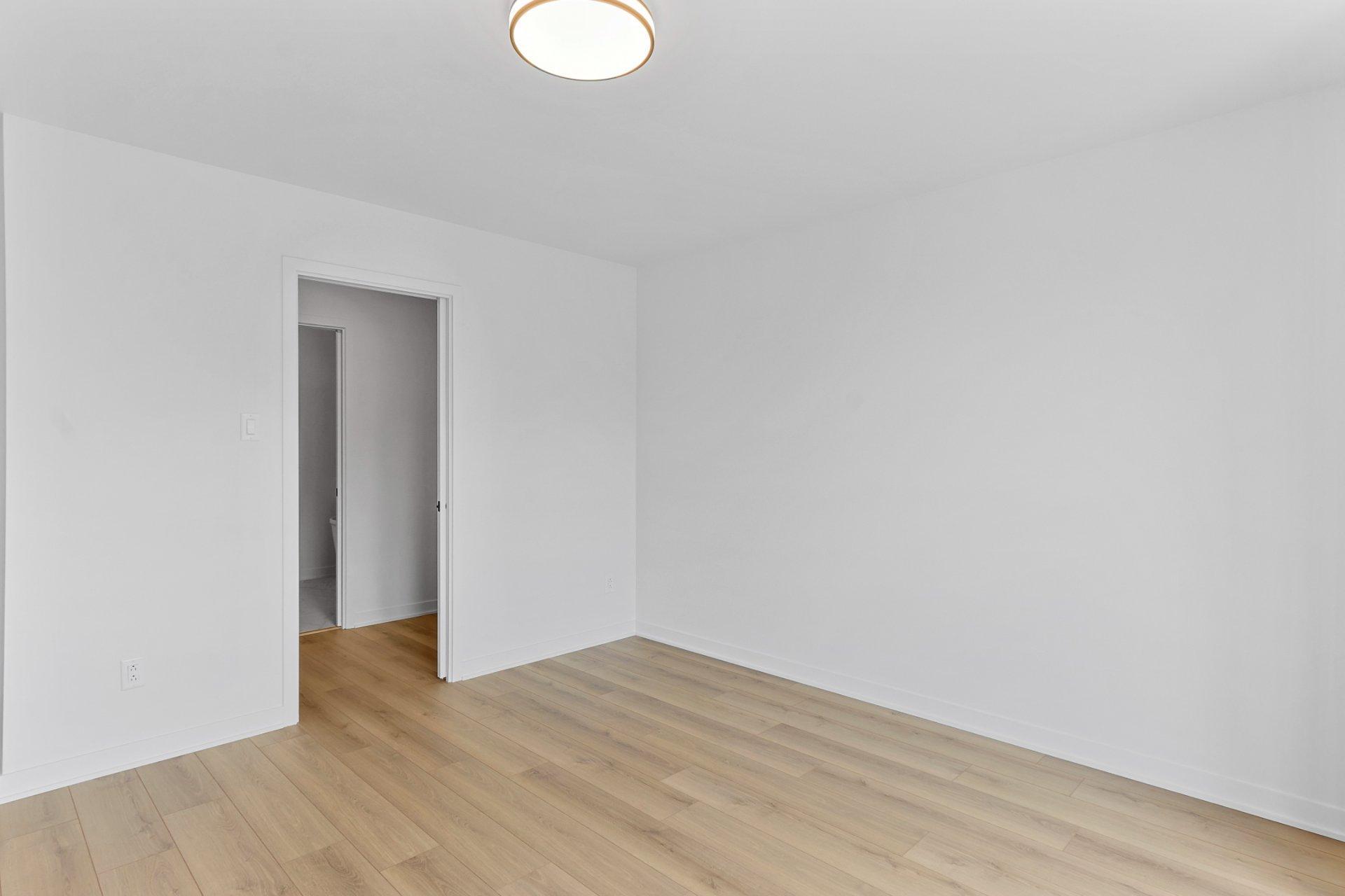 









237


Rue de la Barrière

,
Salaberry-de-Valleyfield,




QC
J6T6H9


