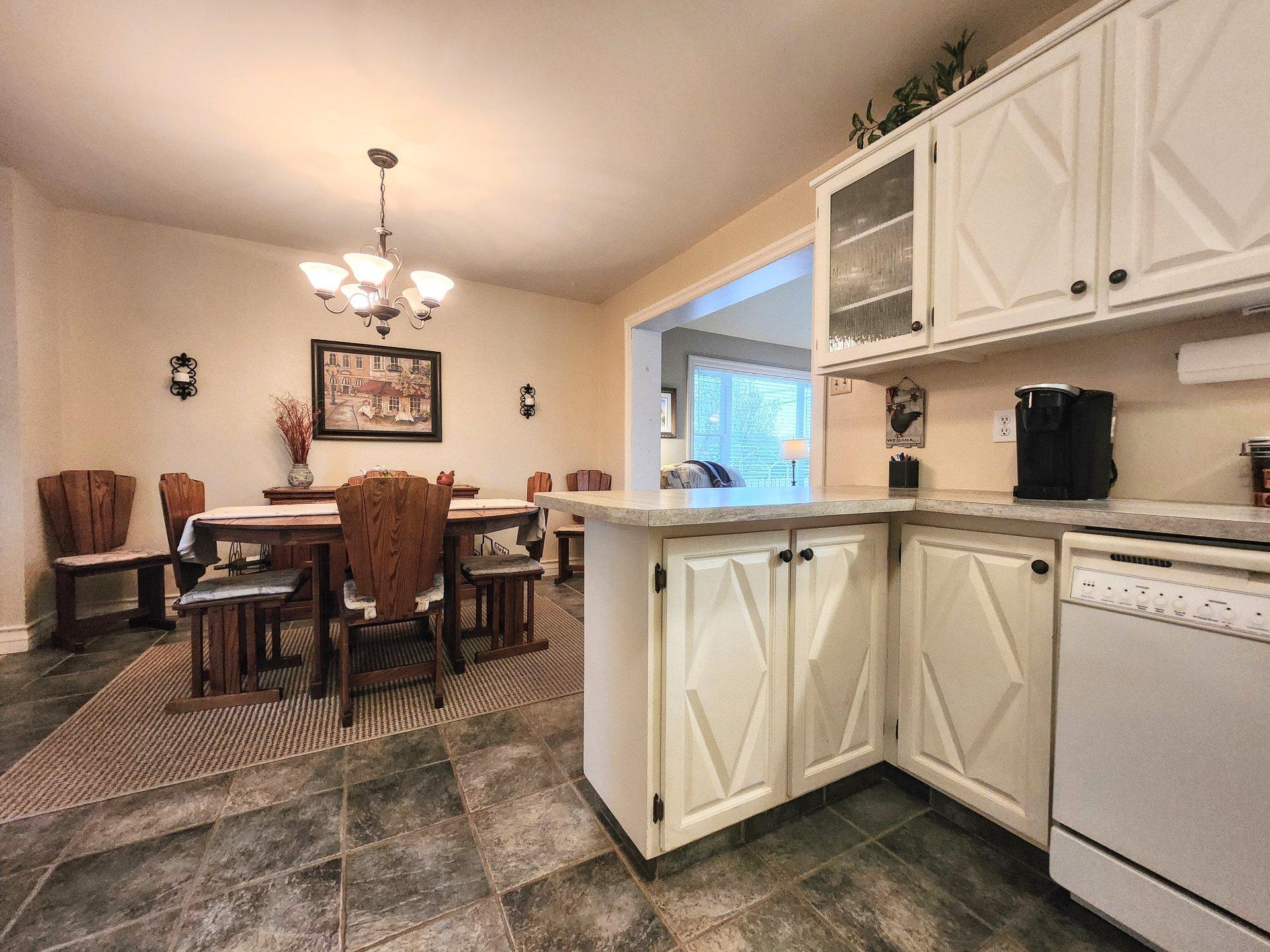 









2865


113e Avenue

,
Shawinigan,




QC
G9P2C1

