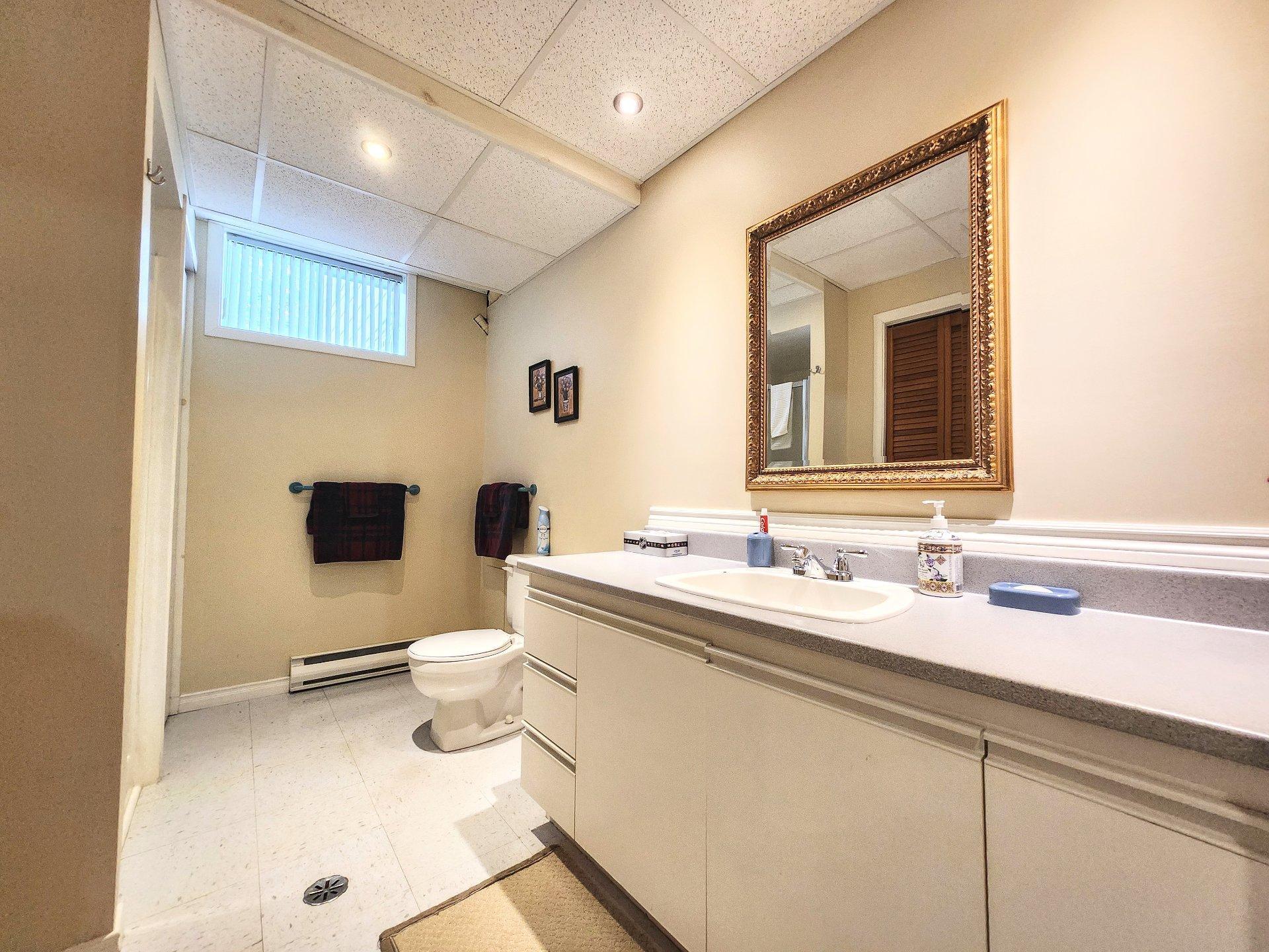 









2865


113e Avenue

,
Shawinigan,




QC
G9P2C1

