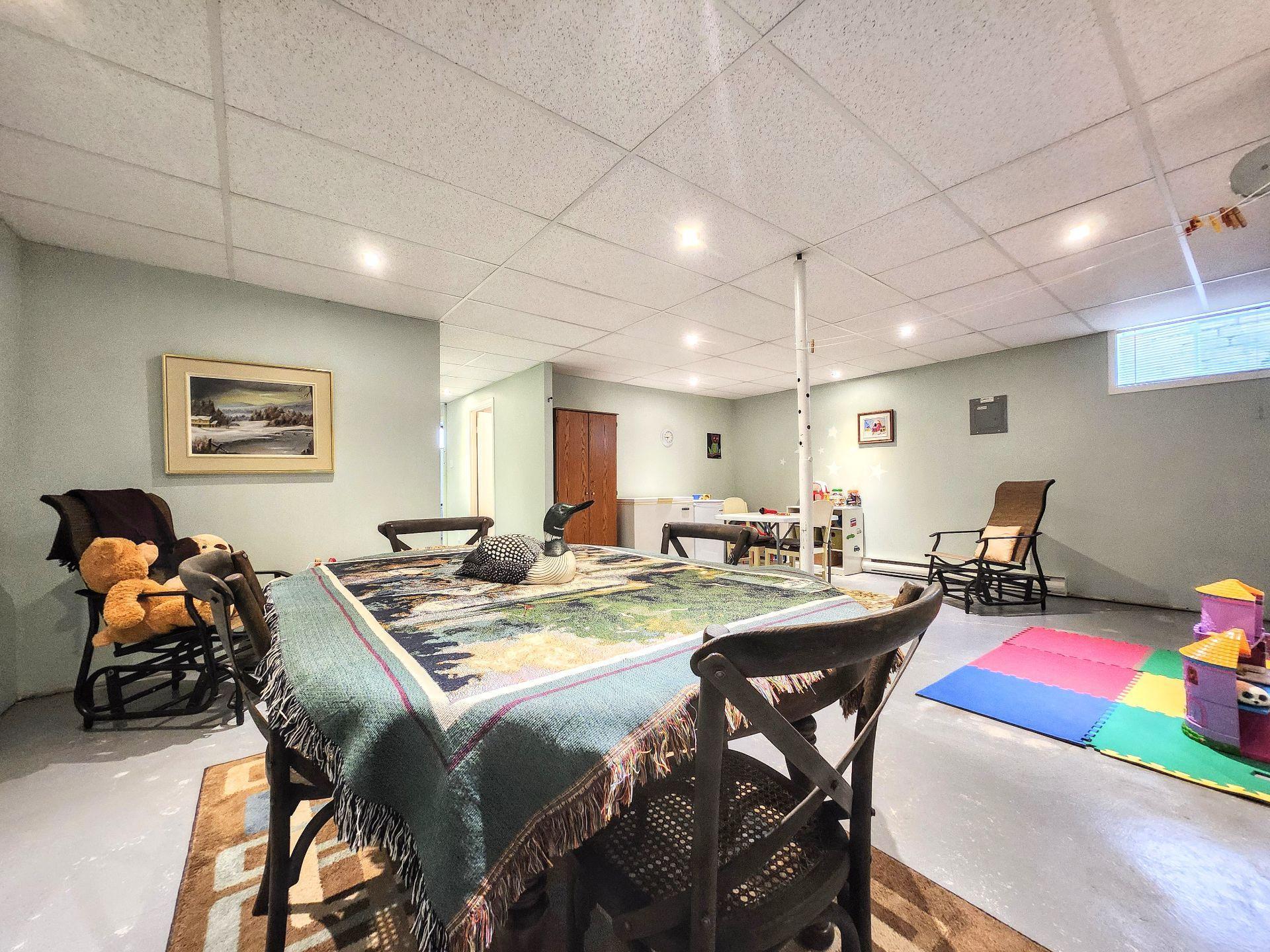 









2865


113e Avenue

,
Shawinigan,




QC
G9P2C1


