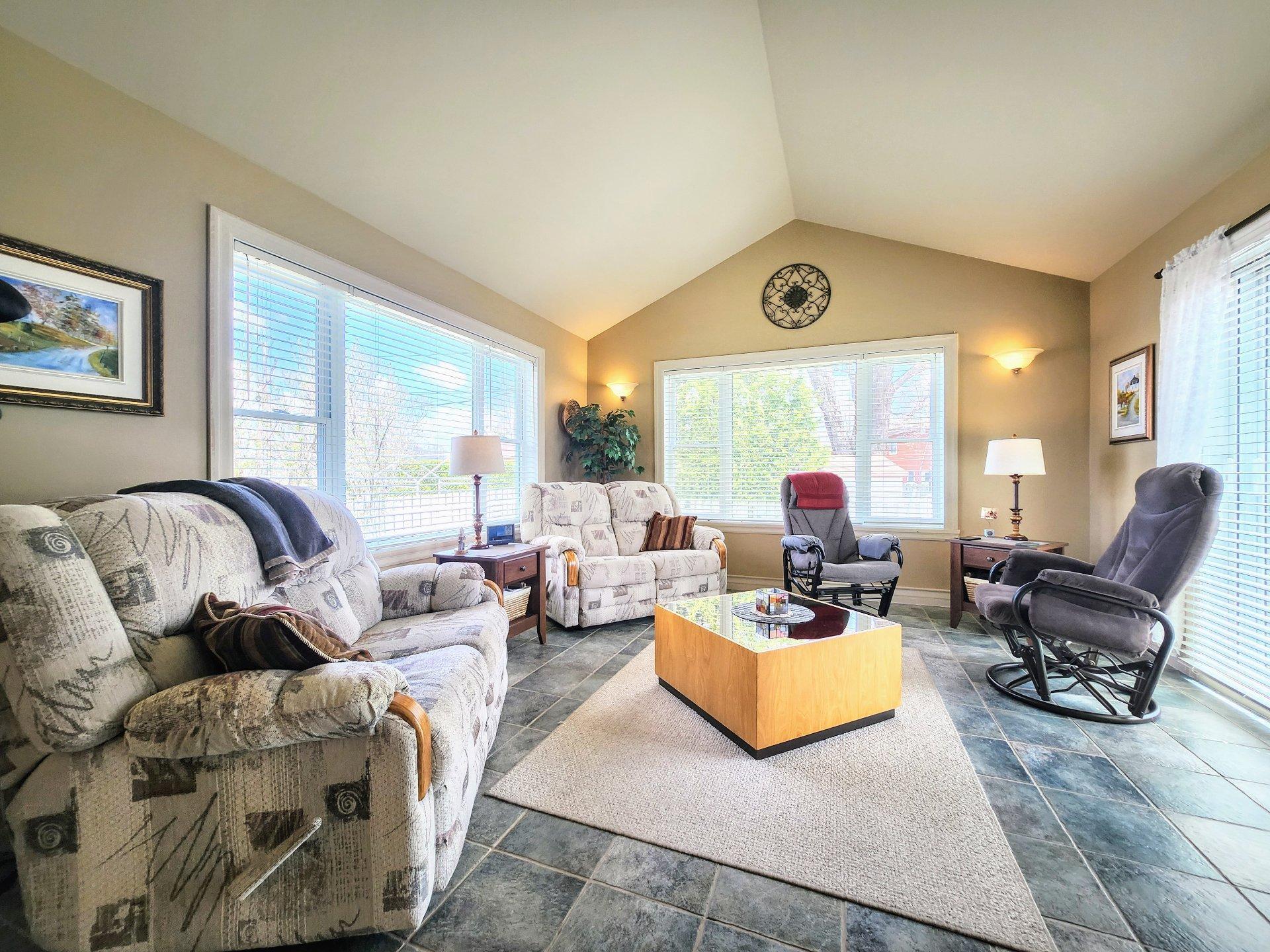 









2865


113e Avenue

,
Shawinigan,




QC
G9P2C1

