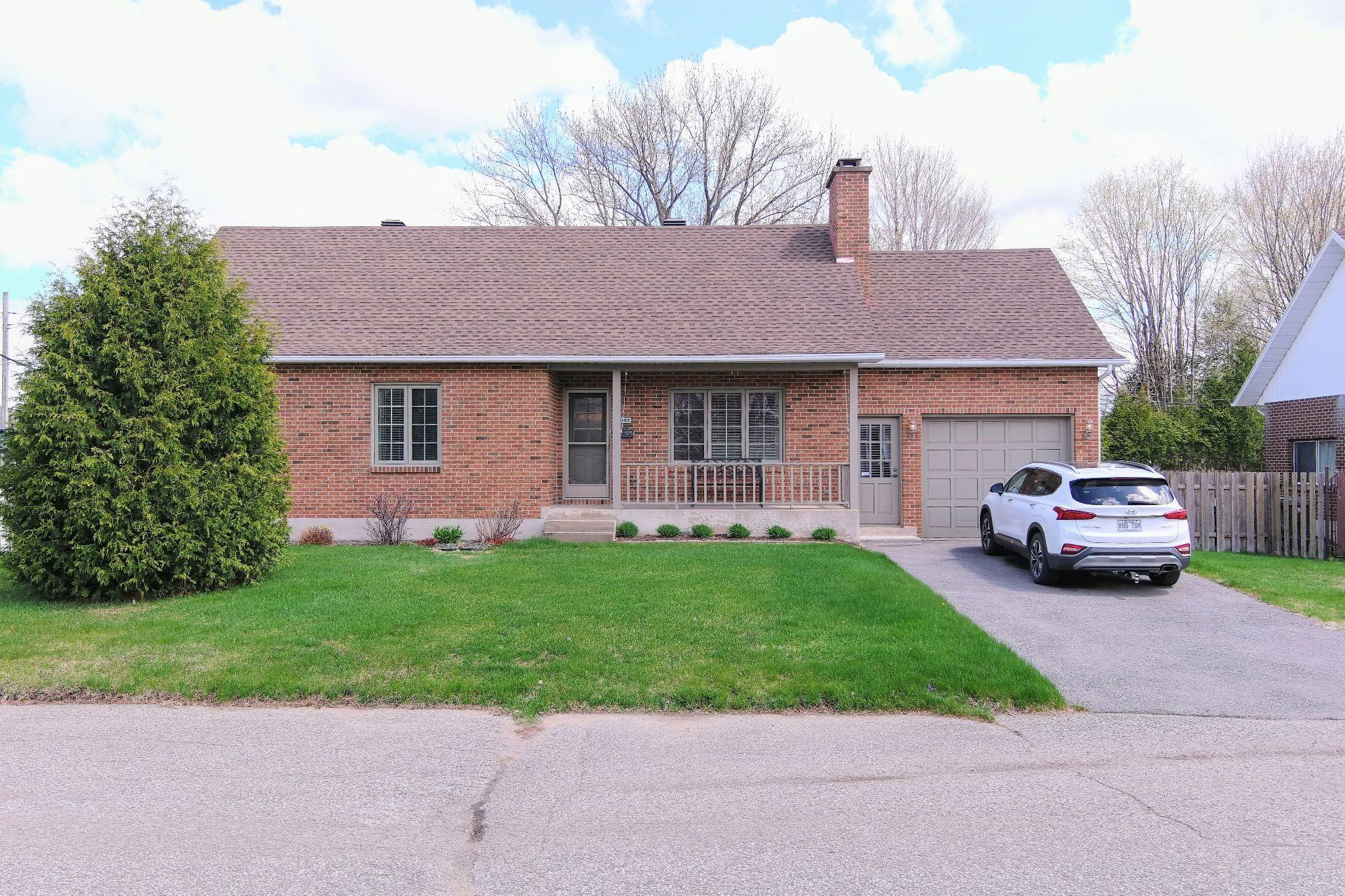 









2865


113e Avenue

,
Shawinigan,




QC
G9P2C1

