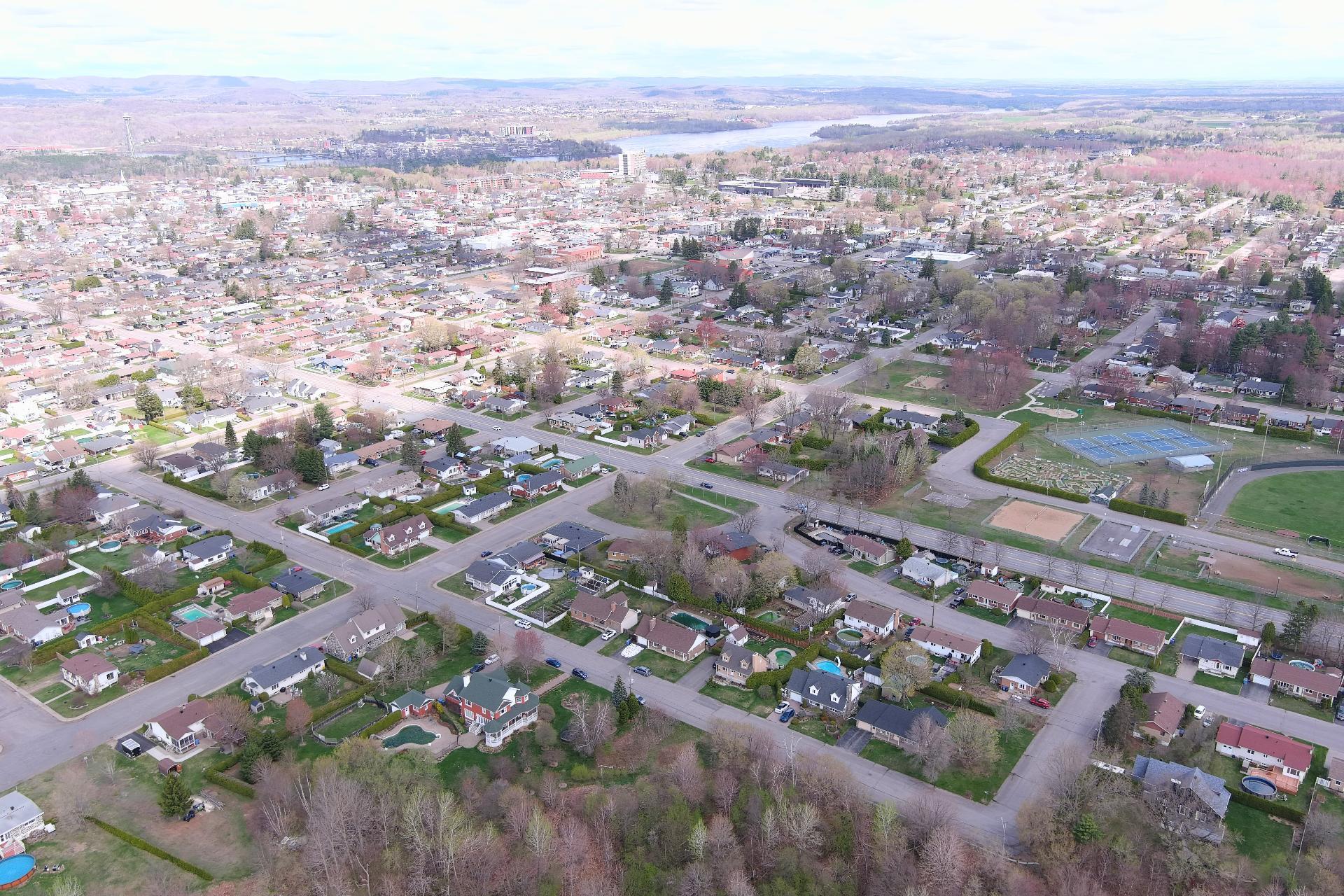 









2865


113e Avenue

,
Shawinigan,




QC
G9P2C1


