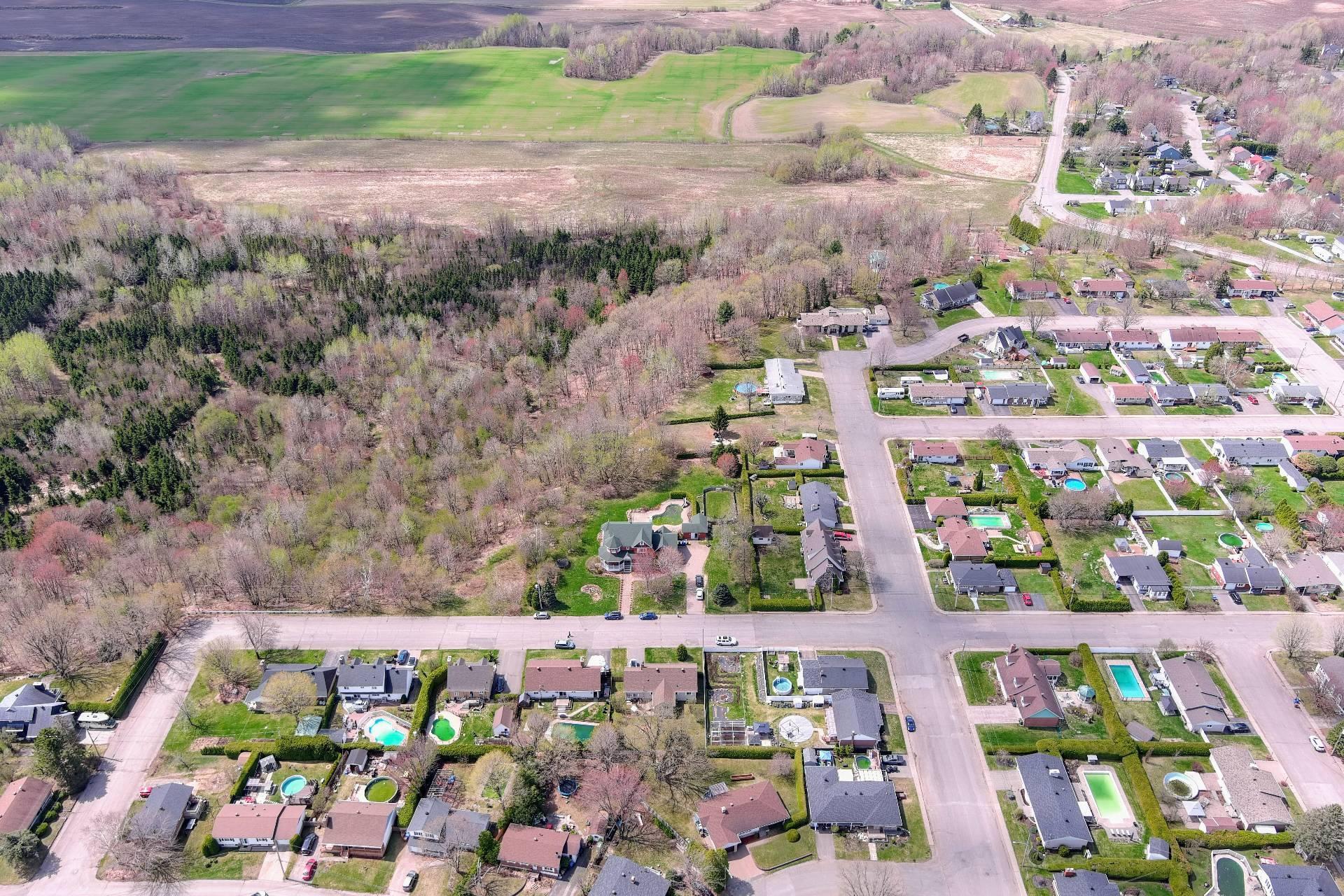 









2865


113e Avenue

,
Shawinigan,




QC
G9P2C1

