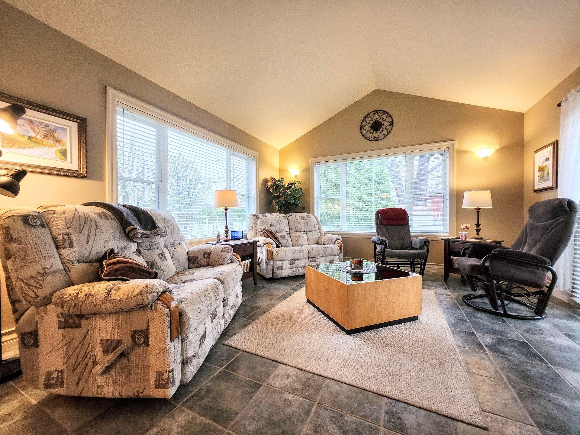 









2865


113e Avenue

,
Shawinigan,




QC
G9P2C1

