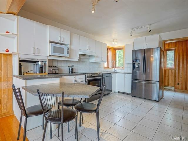 









215


Ch. des Bosquets-Fleuris

,
Stanstead - Canton,




QC
J1X3W4

