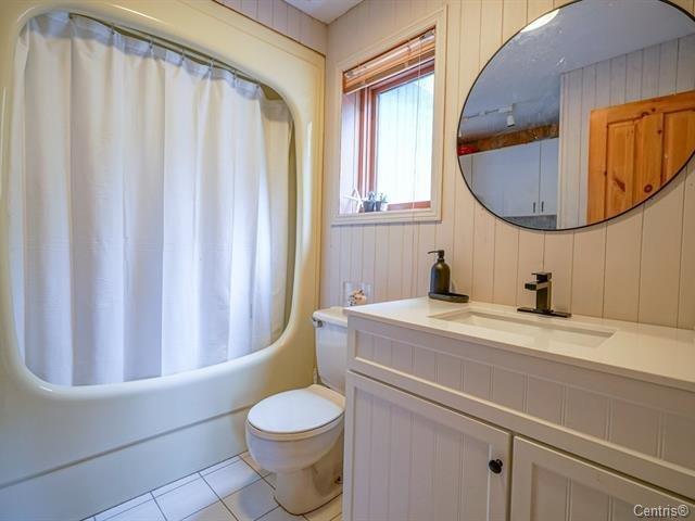 









215


Ch. des Bosquets-Fleuris

,
Stanstead - Canton,




QC
J1X3W4

