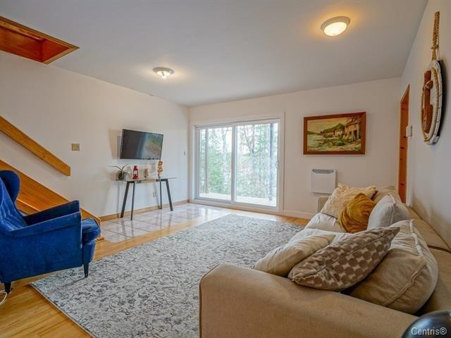 









215


Ch. des Bosquets-Fleuris

,
Stanstead - Canton,




QC
J1X3W4

