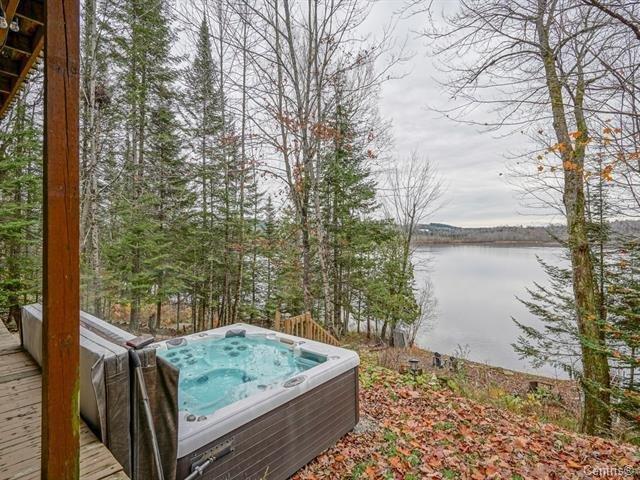 









215


Ch. des Bosquets-Fleuris

,
Stanstead - Canton,




QC
J1X3W4

