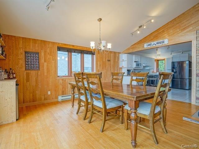 









215


Ch. des Bosquets-Fleuris

,
Stanstead - Canton,




QC
J1X3W4

