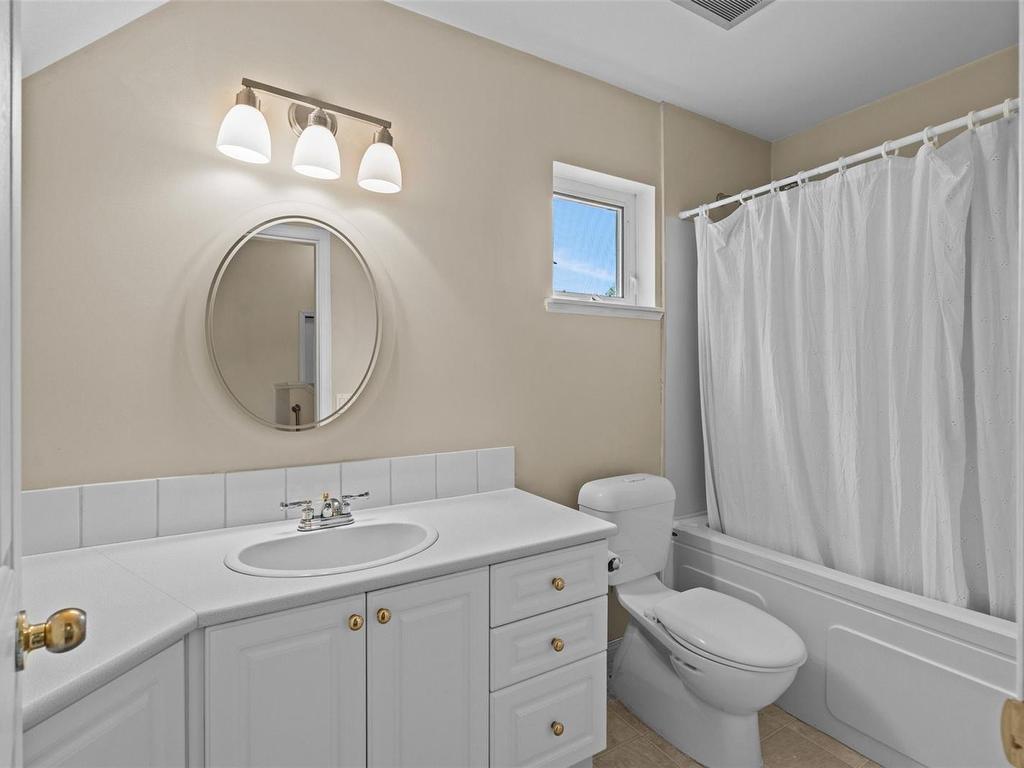 









8284


West Coast

Rd,
Sooke,




BC
V9Z 1E1

