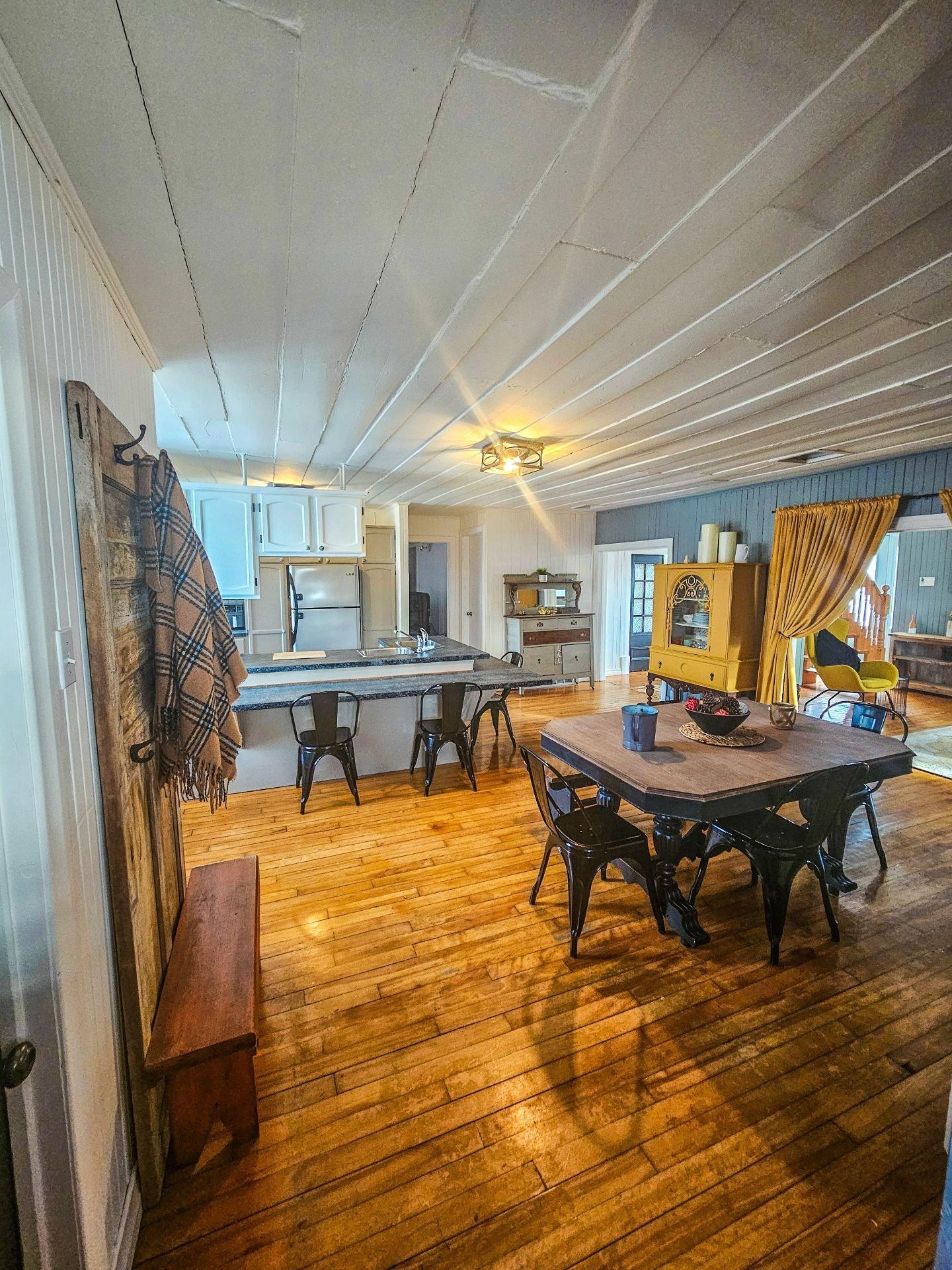 









10735


Route Sir-Wilfrid-Laurier

,
Mirabel,







QC
J7N1L8

