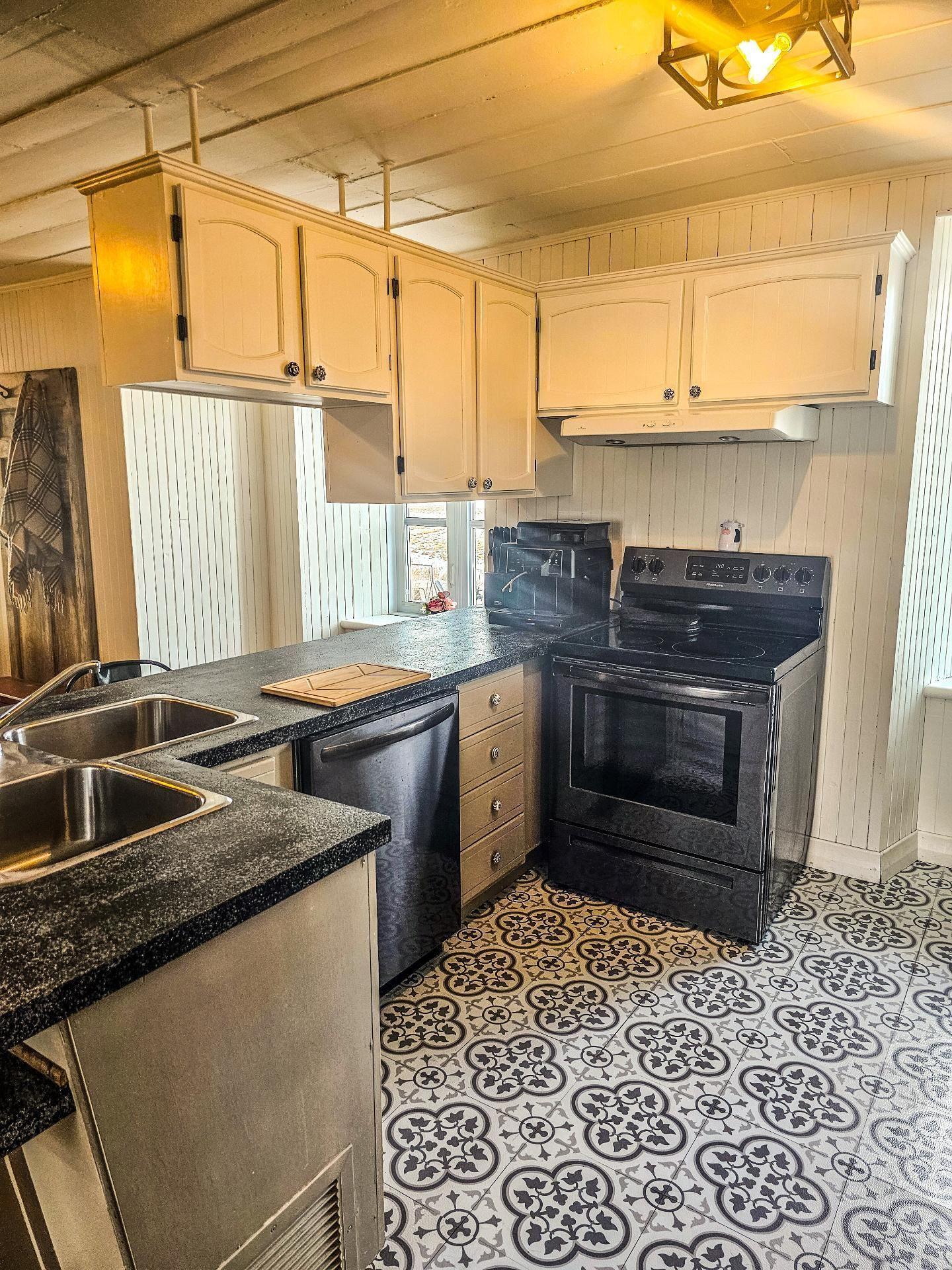 









10735


Route Sir-Wilfrid-Laurier

,
Mirabel,







QC
J7N1L8

