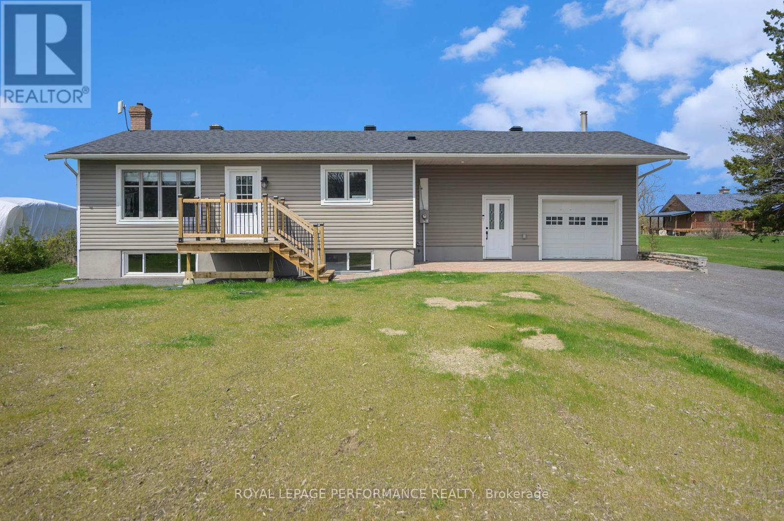 












9360 COUNTY ROAD 17 ROAD

,
Clarence-Rockland,




Ontario
K4K1K9

