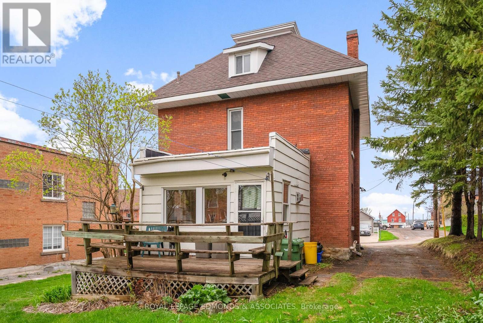 












190 MCALLISTER STREET

,
Pembroke,




Ontario
K8A3G2

