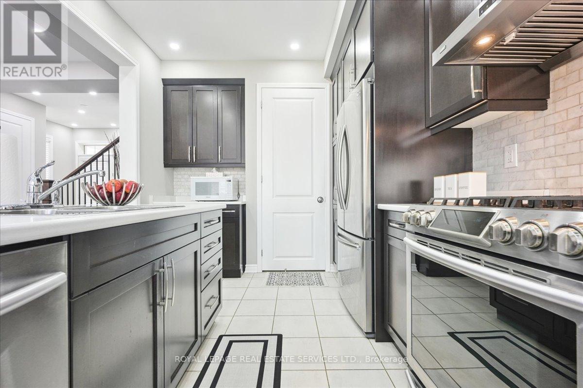 












1335 ROSE WAY

,
Milton,




Ontario
L9E1M5

