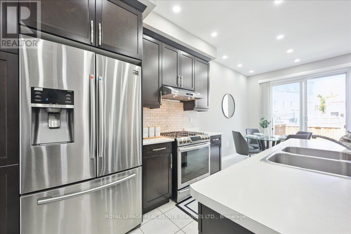 












1335 ROSE WAY

,
Milton,




Ontario
L9E1M5

