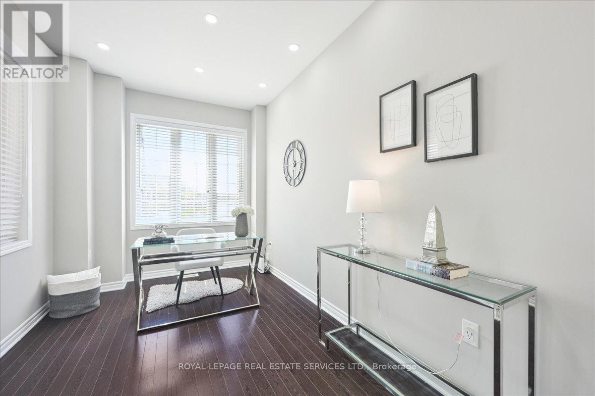 












1335 ROSE WAY

,
Milton,




Ontario
L9E1M5

