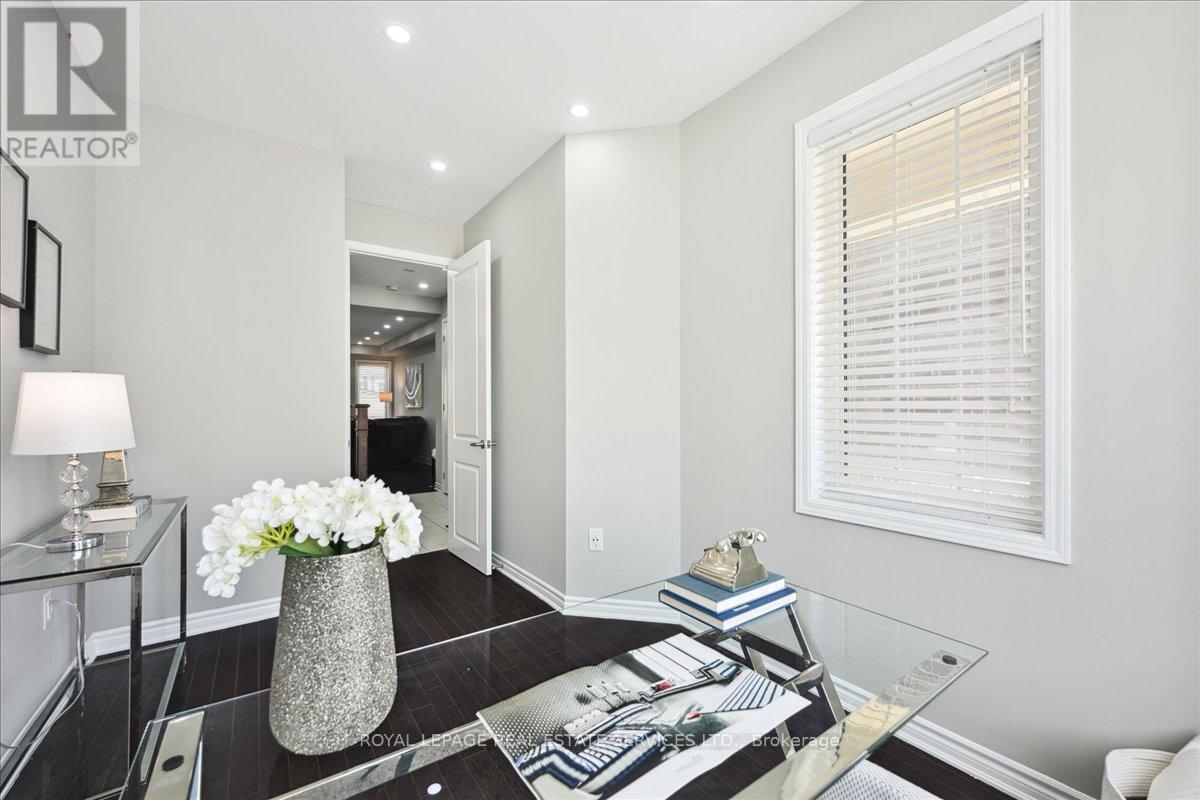 












1335 ROSE WAY

,
Milton,




Ontario
L9E1M5

