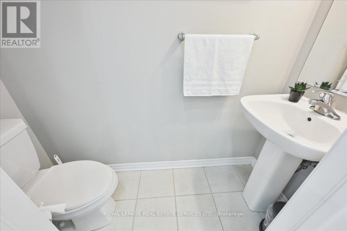 












1335 ROSE WAY

,
Milton,




Ontario
L9E1M5

