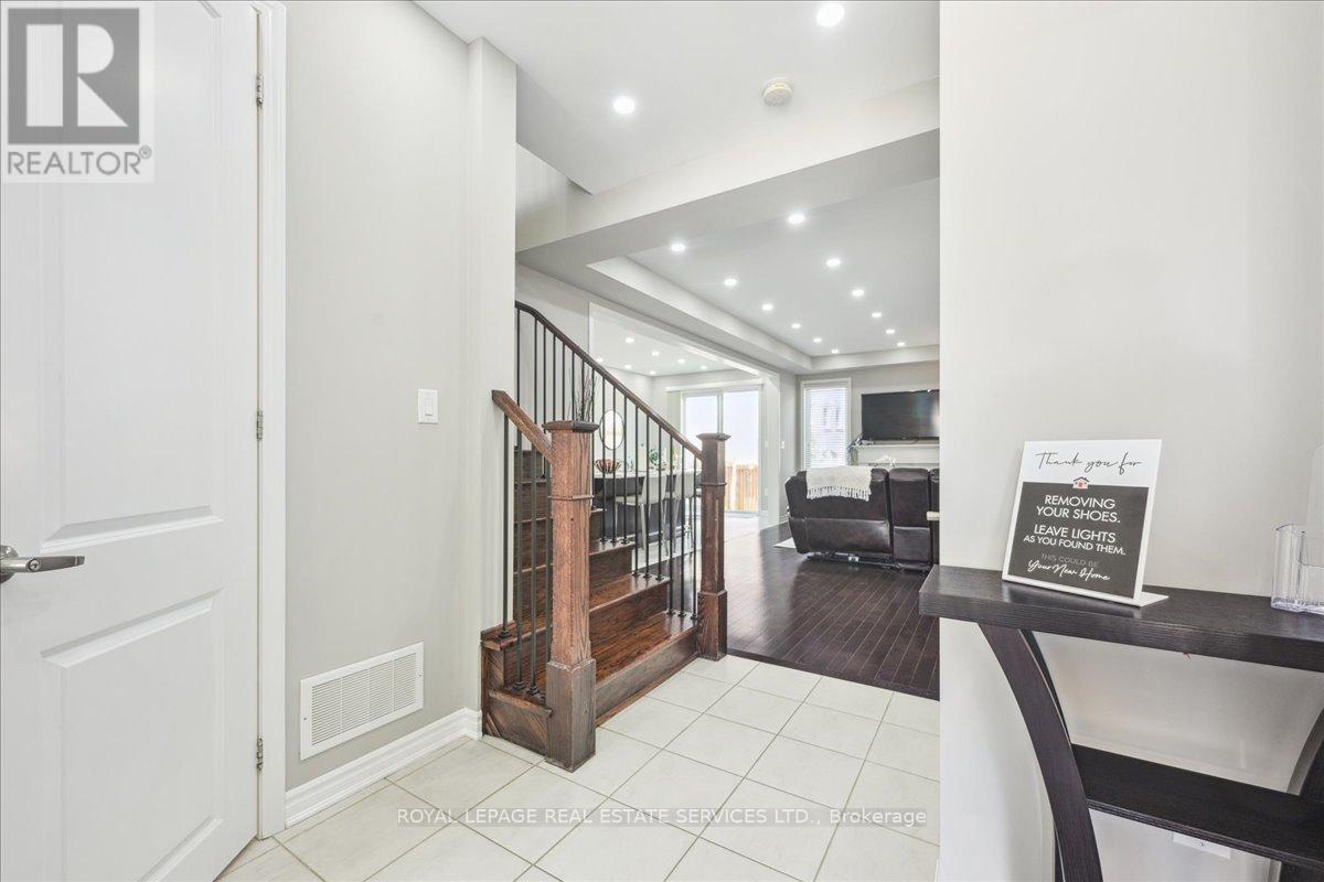 












1335 ROSE WAY

,
Milton,




Ontario
L9E1M5

