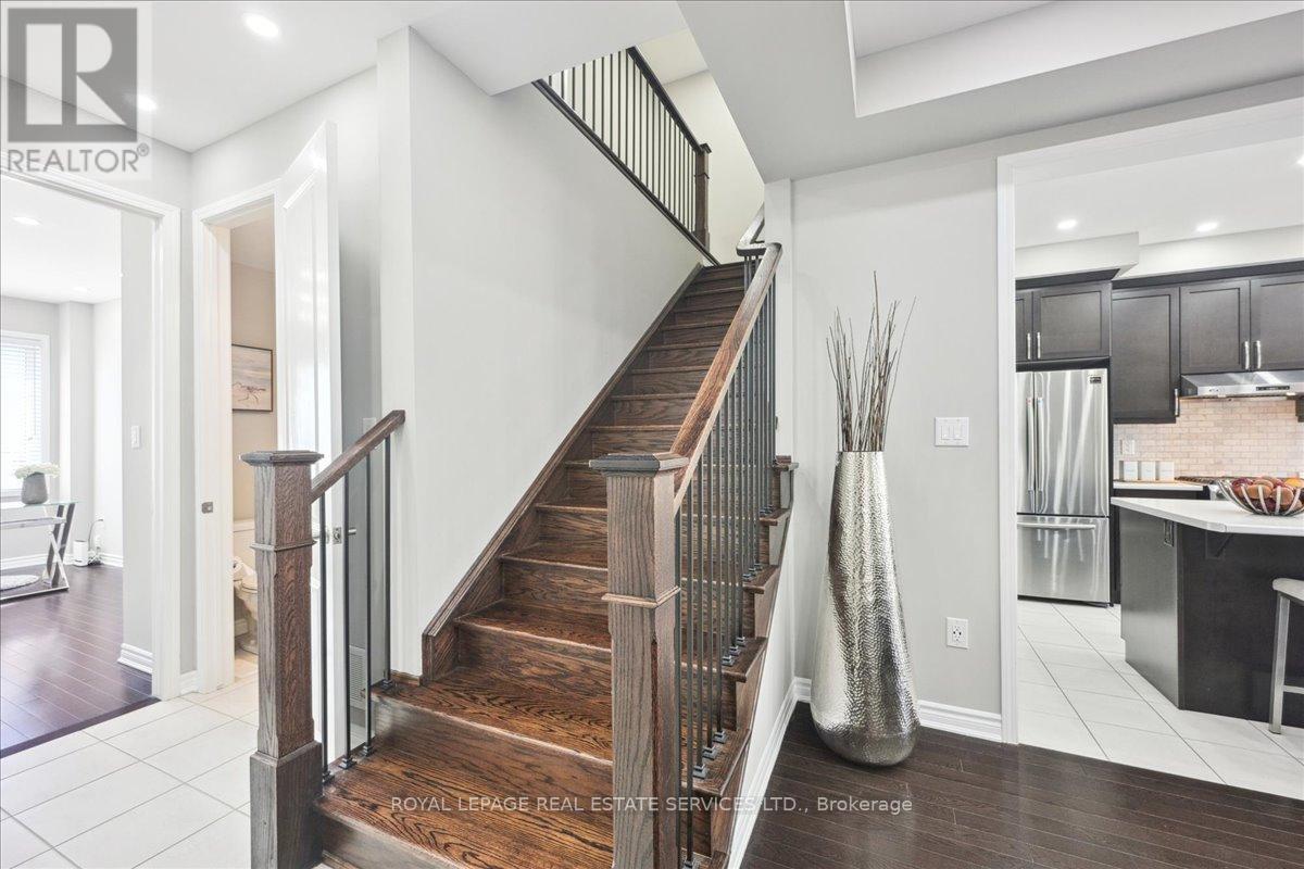 












1335 ROSE WAY

,
Milton,




Ontario
L9E1M5

